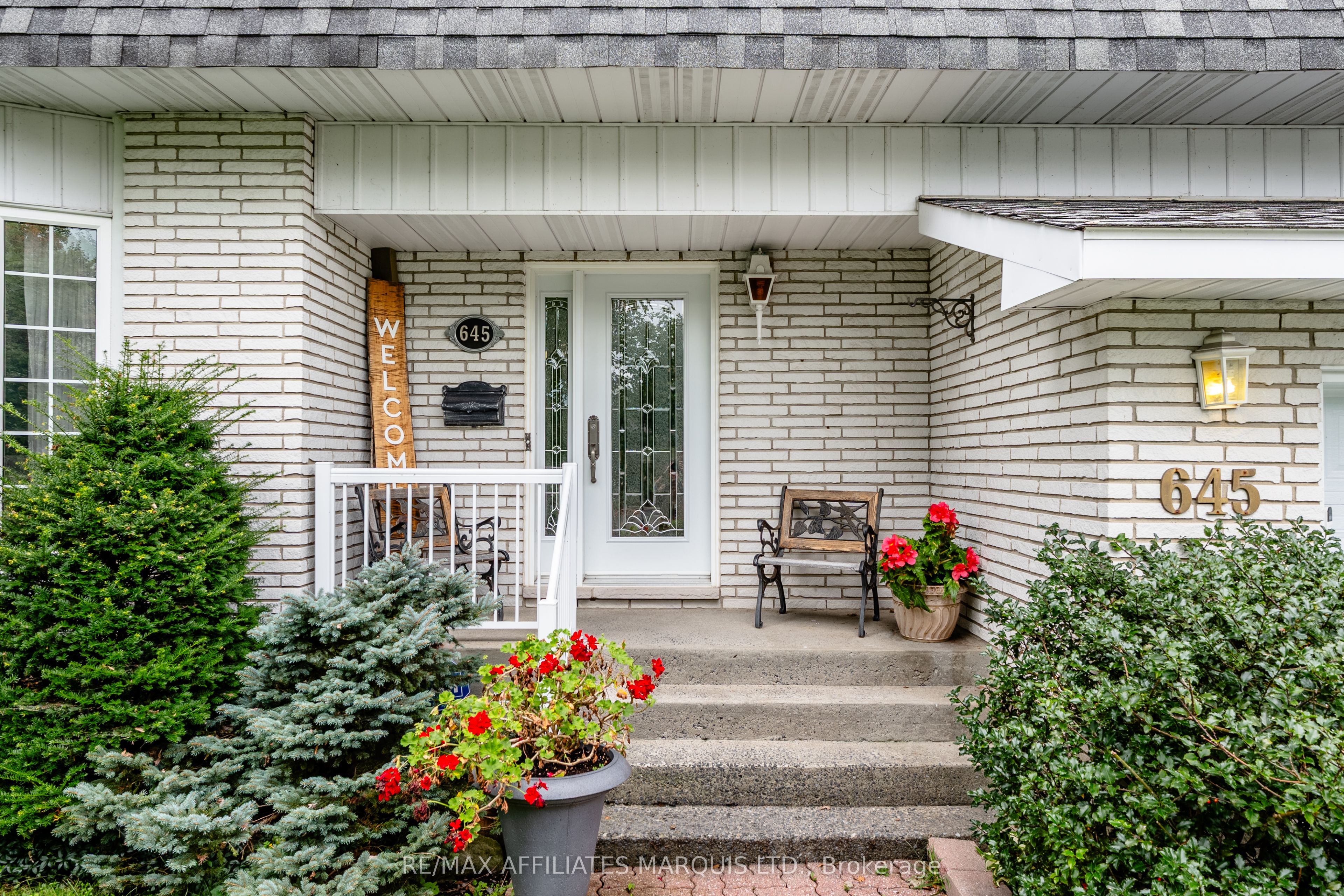 645 Dundas Crescent Property Photo 5