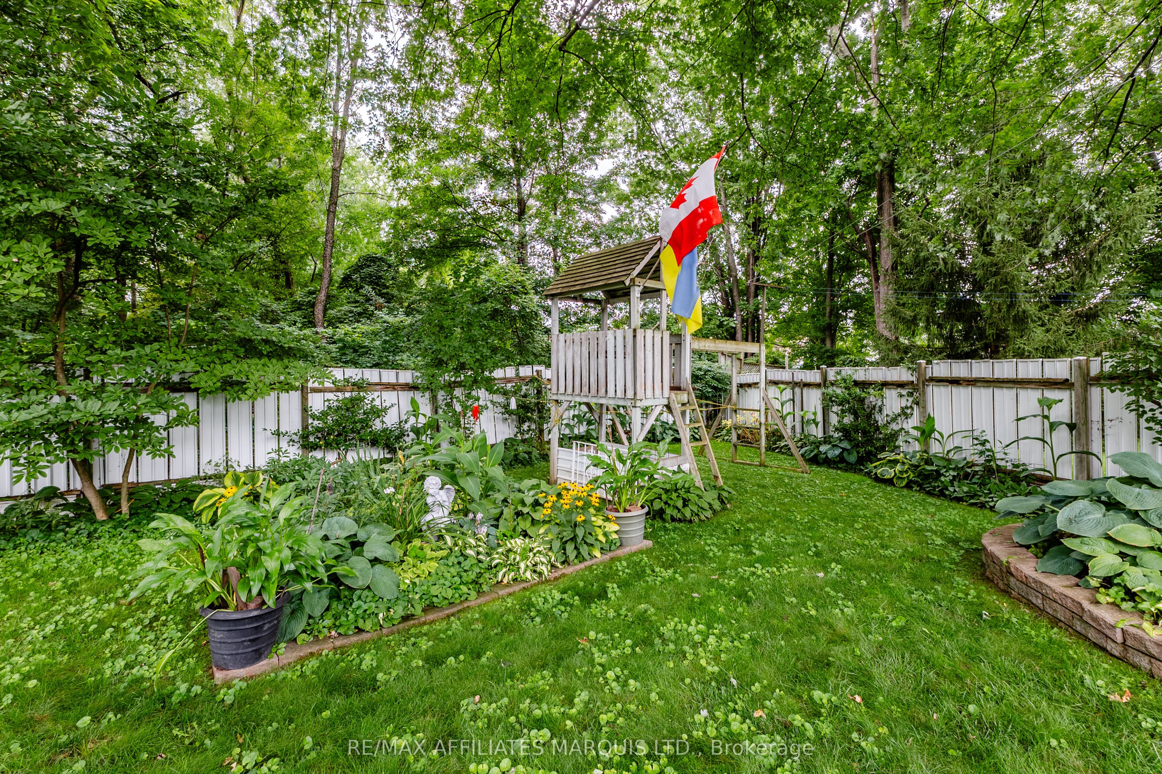 645 Dundas Crescent Property Photo 34