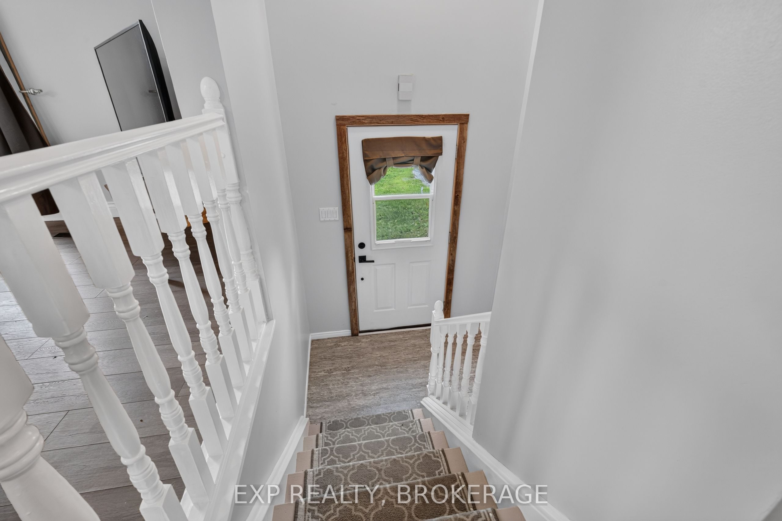 9009 Perth Road Property Photo 5