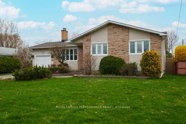 401 Phoenix Crescent Property Photo 2