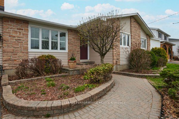 401 Phoenix Crescent Property Photo 3