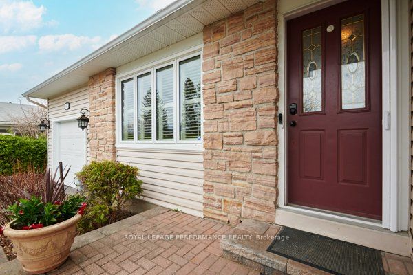 401 Phoenix Crescent Property Photo 4