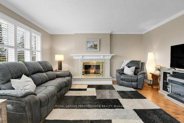 401 Phoenix Crescent Property Photo 7