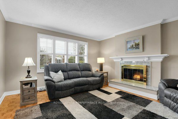 401 Phoenix Crescent Property Photo 8