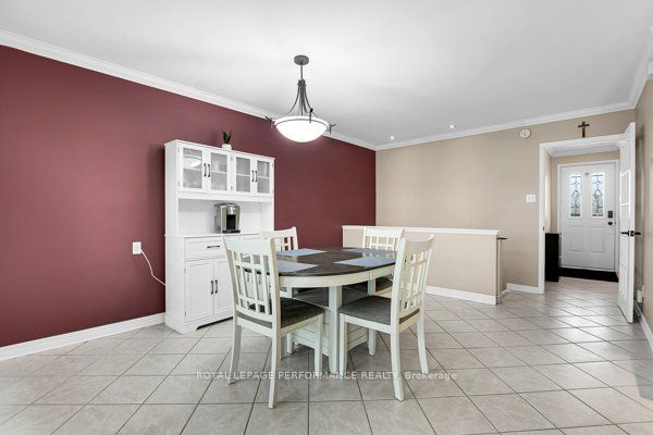 401 Phoenix Crescent Property Photo 10