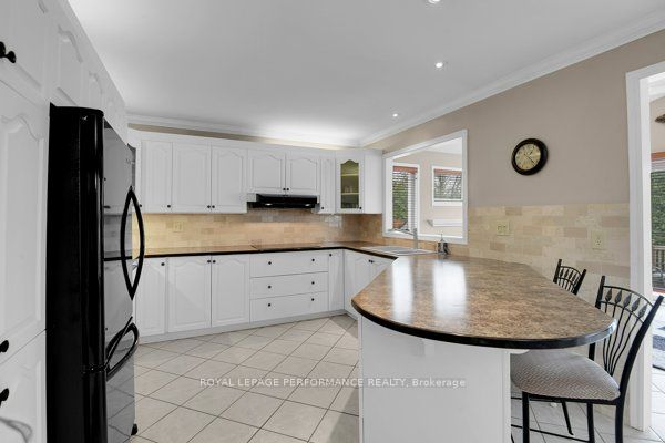 401 Phoenix Crescent Property Photo 13
