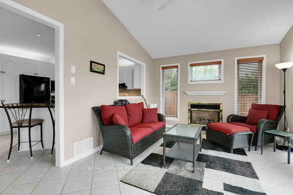 401 Phoenix Crescent Property Photo 16