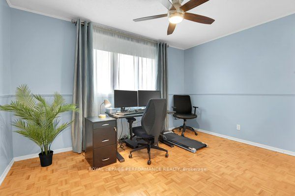 401 Phoenix Crescent Property Photo 20