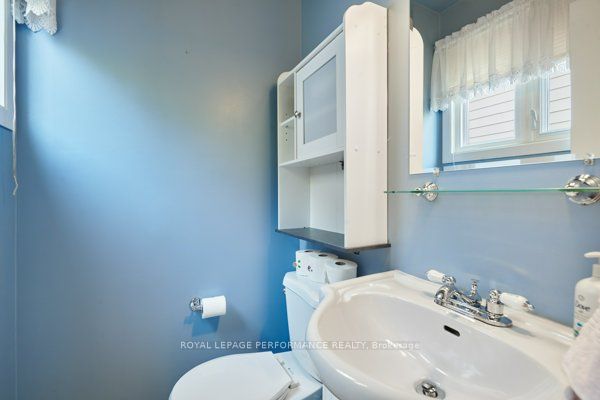 401 Phoenix Crescent Property Photo 21