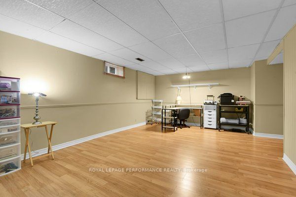 401 Phoenix Crescent Property Photo 23