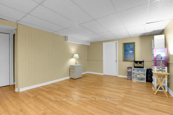 401 Phoenix Crescent Property Photo 24