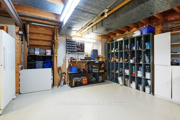 401 Phoenix Crescent Property Photo 28