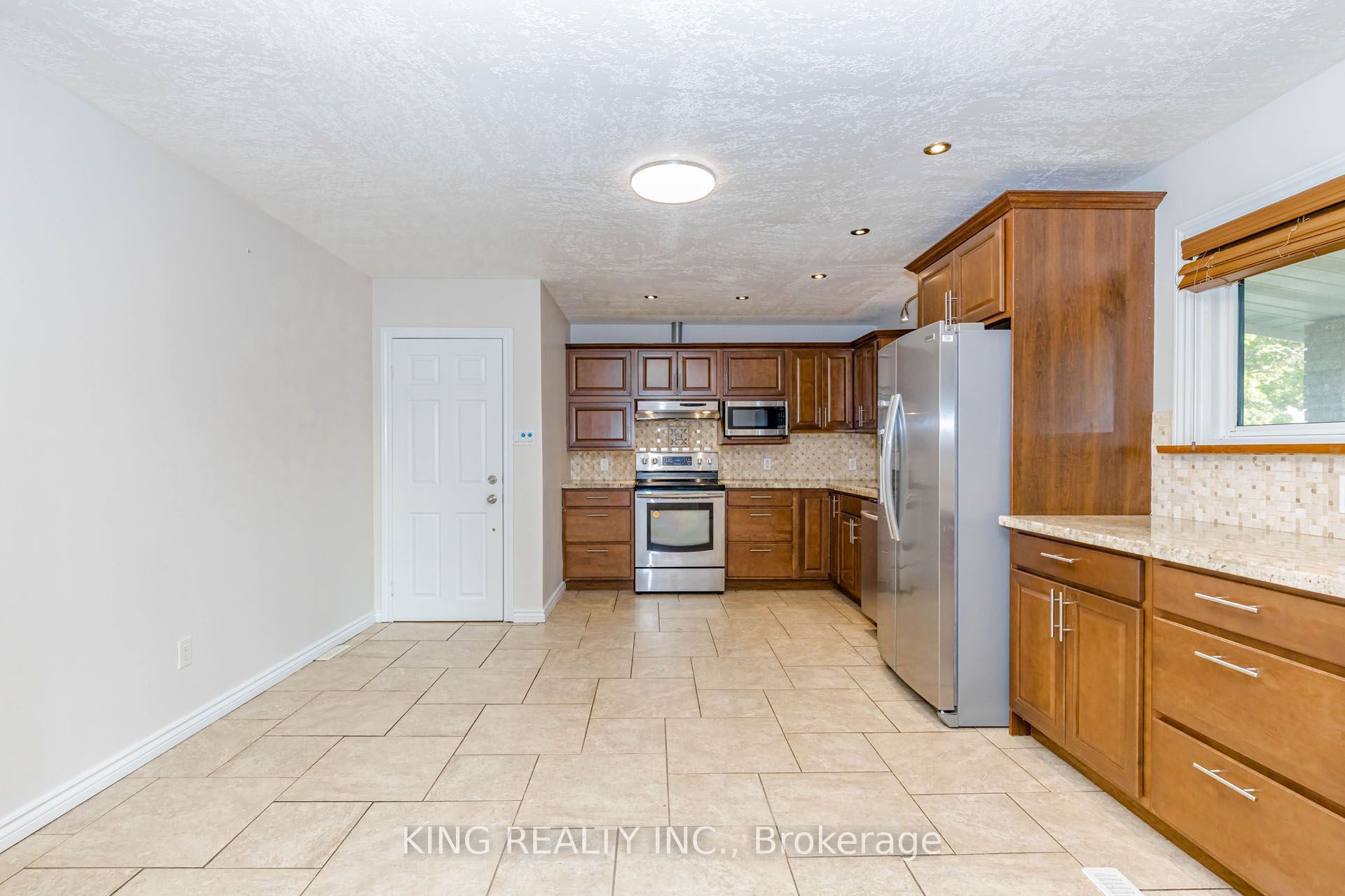 392 Greenfield Avenue Upper Property Photo 5