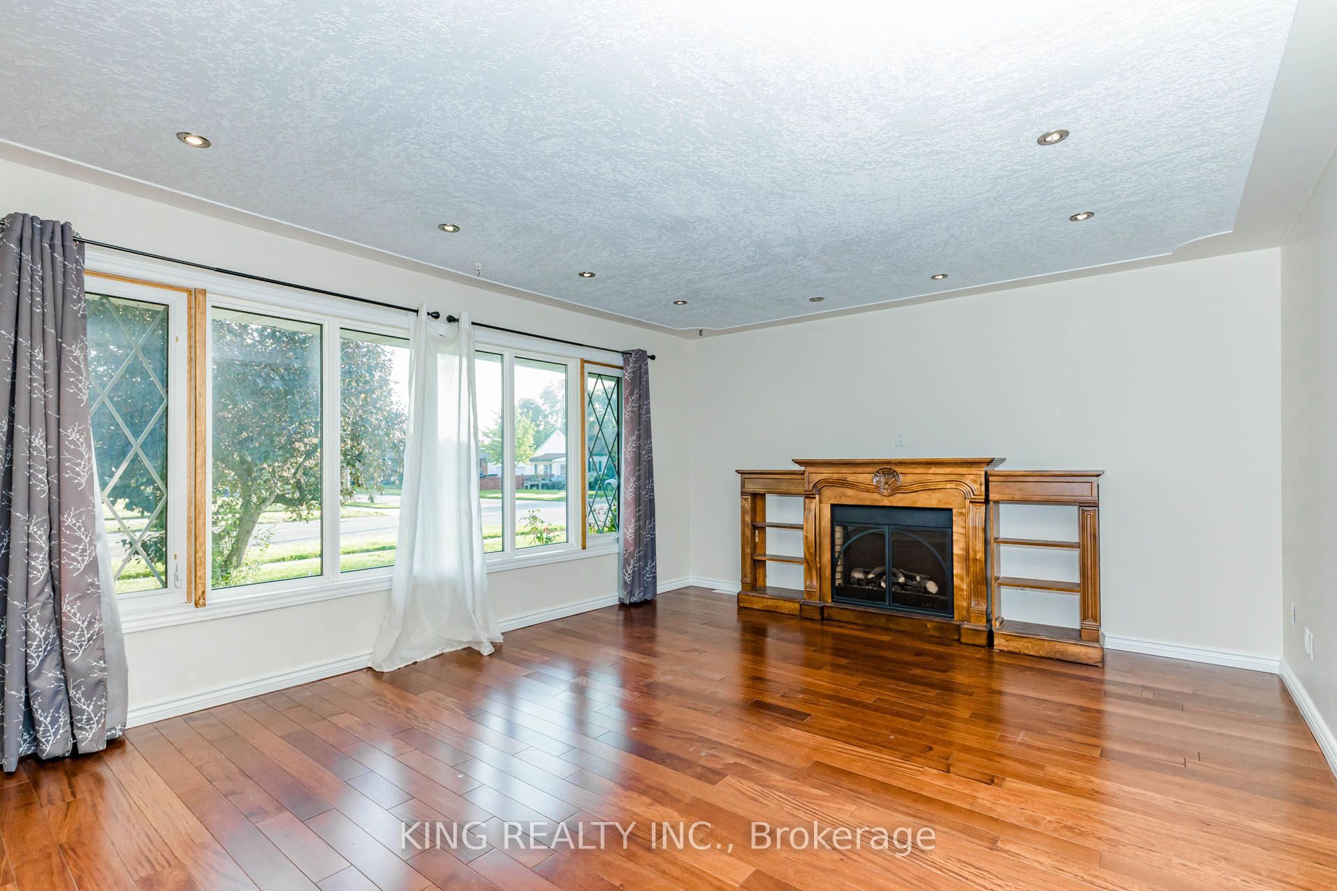 392 Greenfield Avenue Upper Property Photo 7