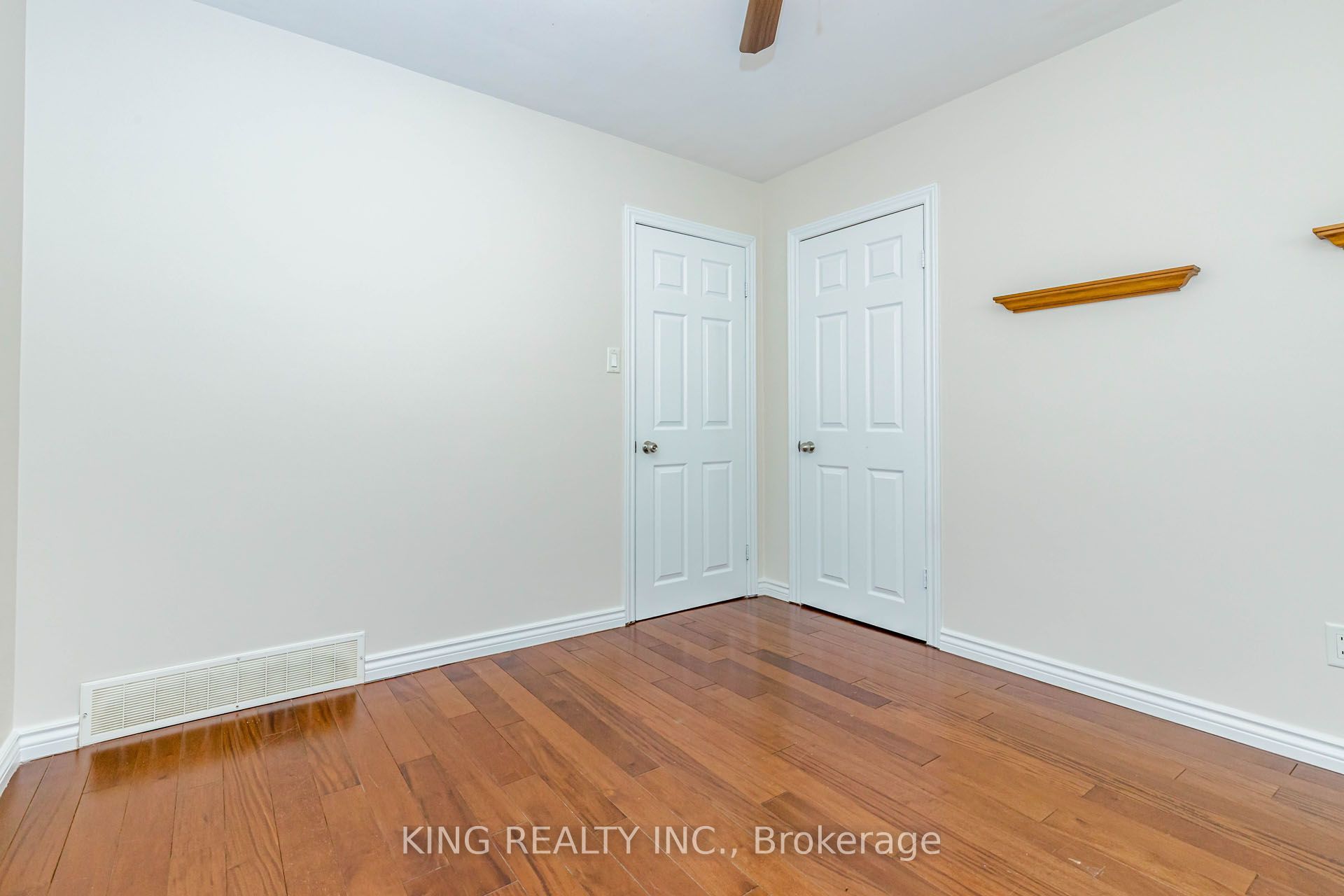 392 Greenfield Avenue Upper Property Photo 9