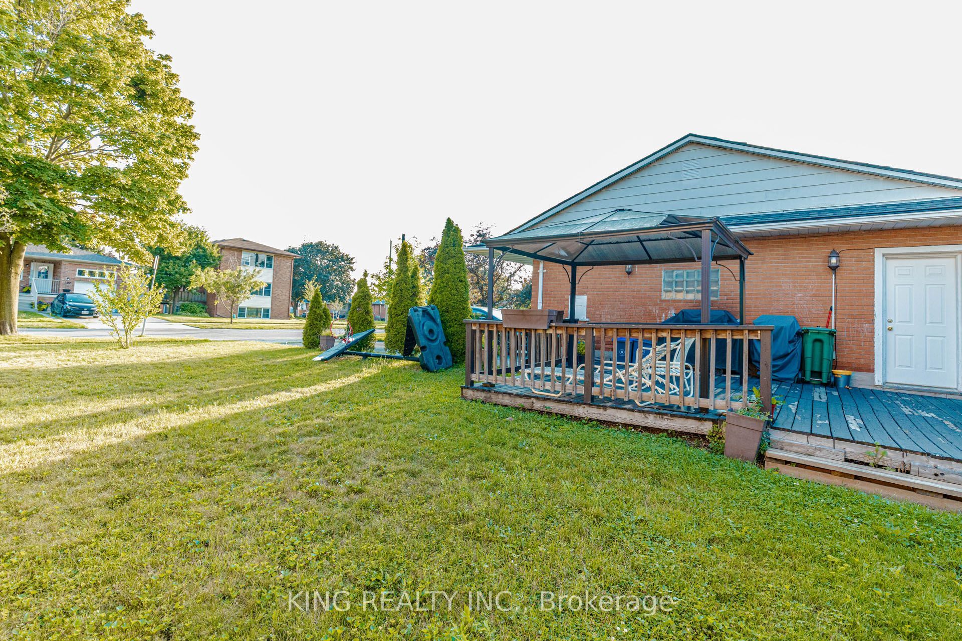 392 Greenfield Avenue Upper Property Photo 14