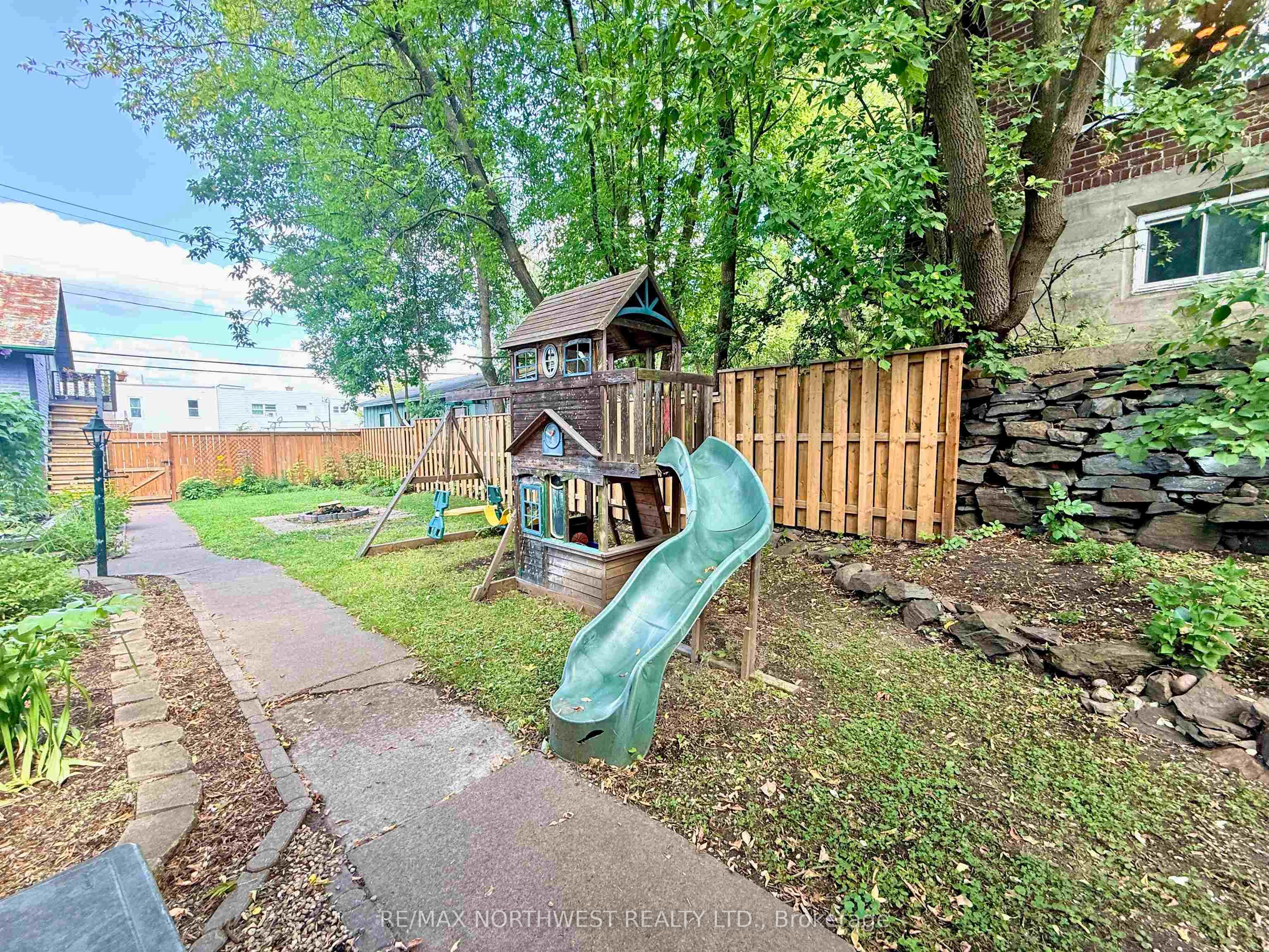 324 Third St S Property Photo 42