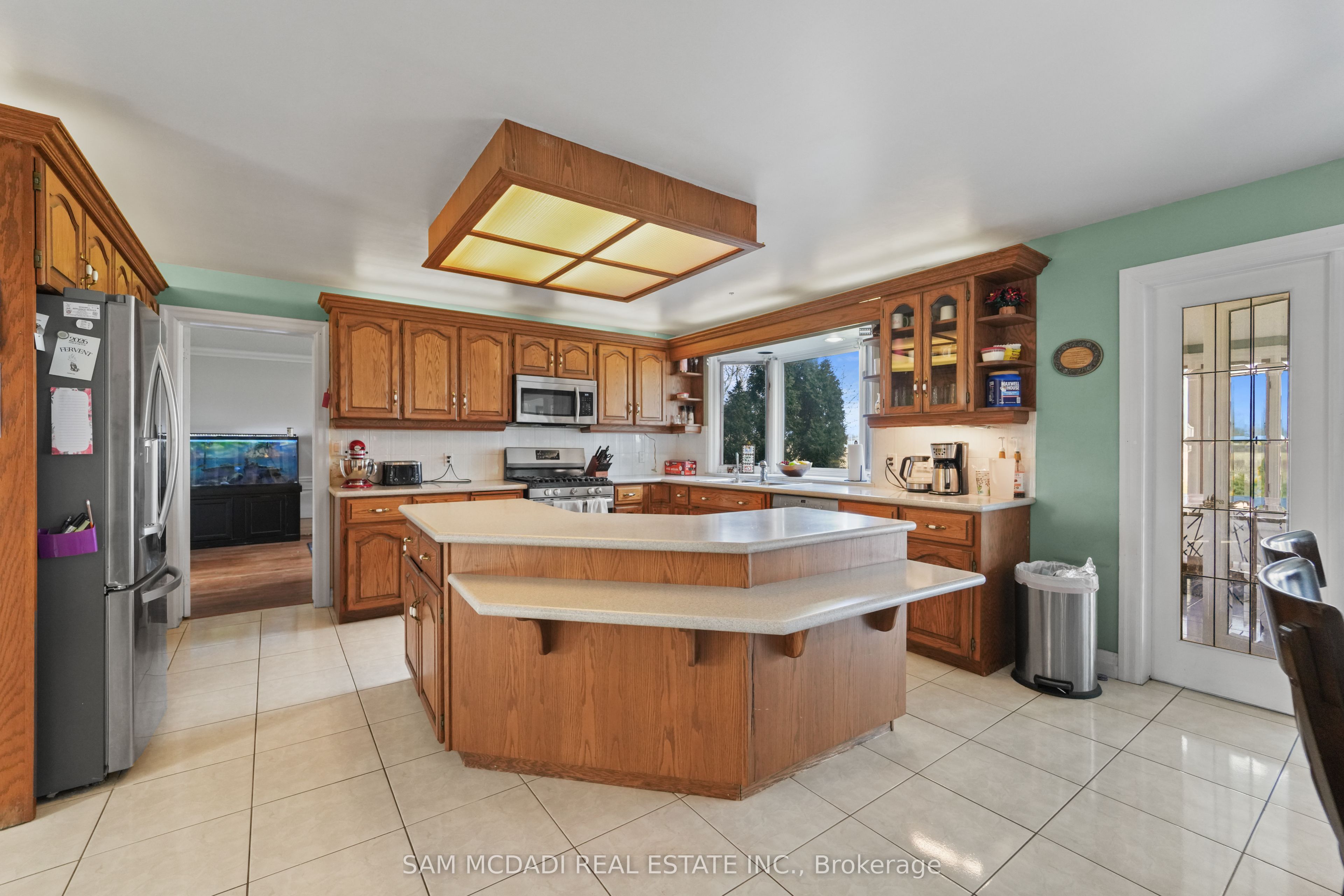 225 Park Road S Property Photo 12