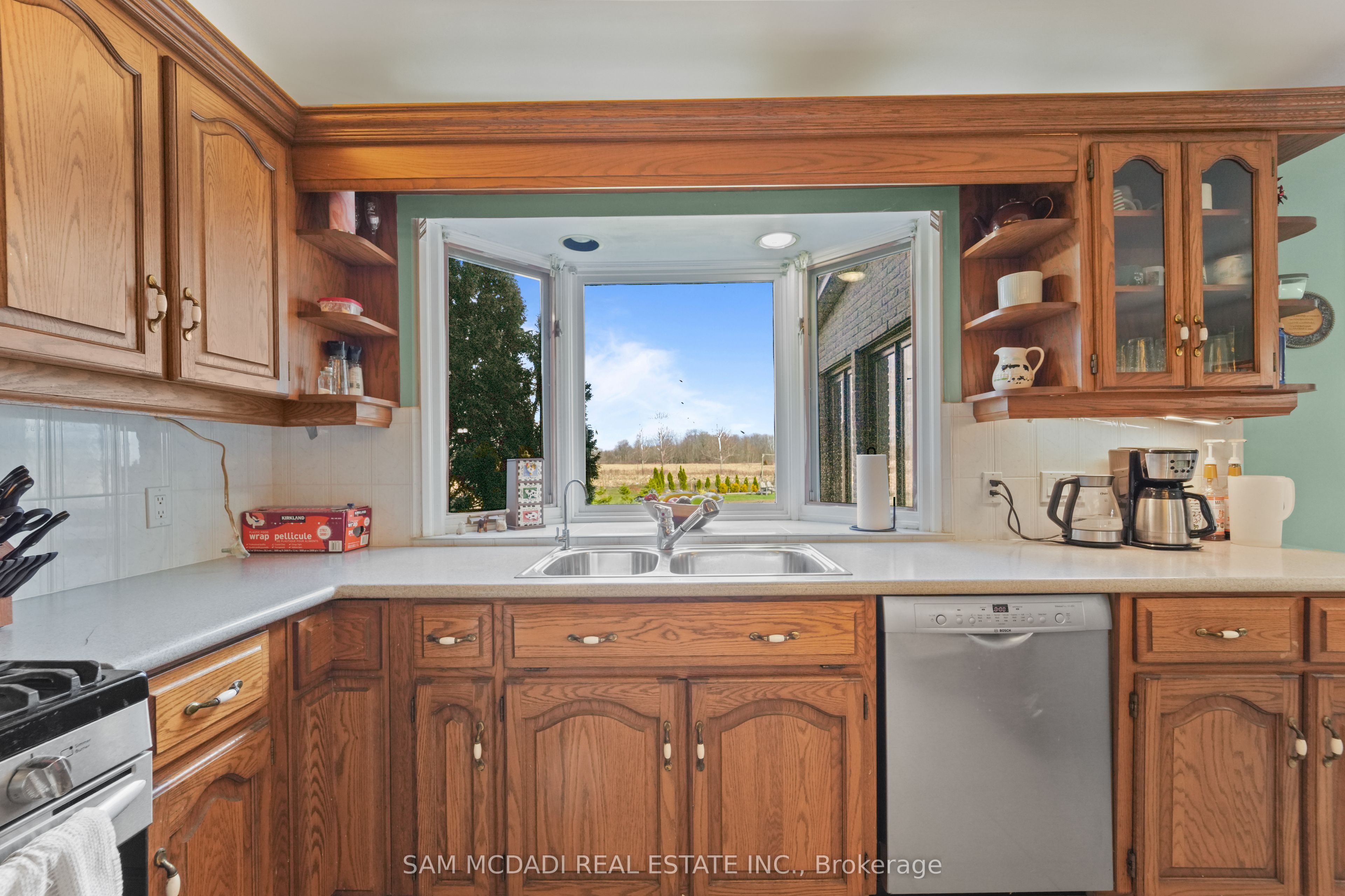 225 Park Road S Property Photo 13