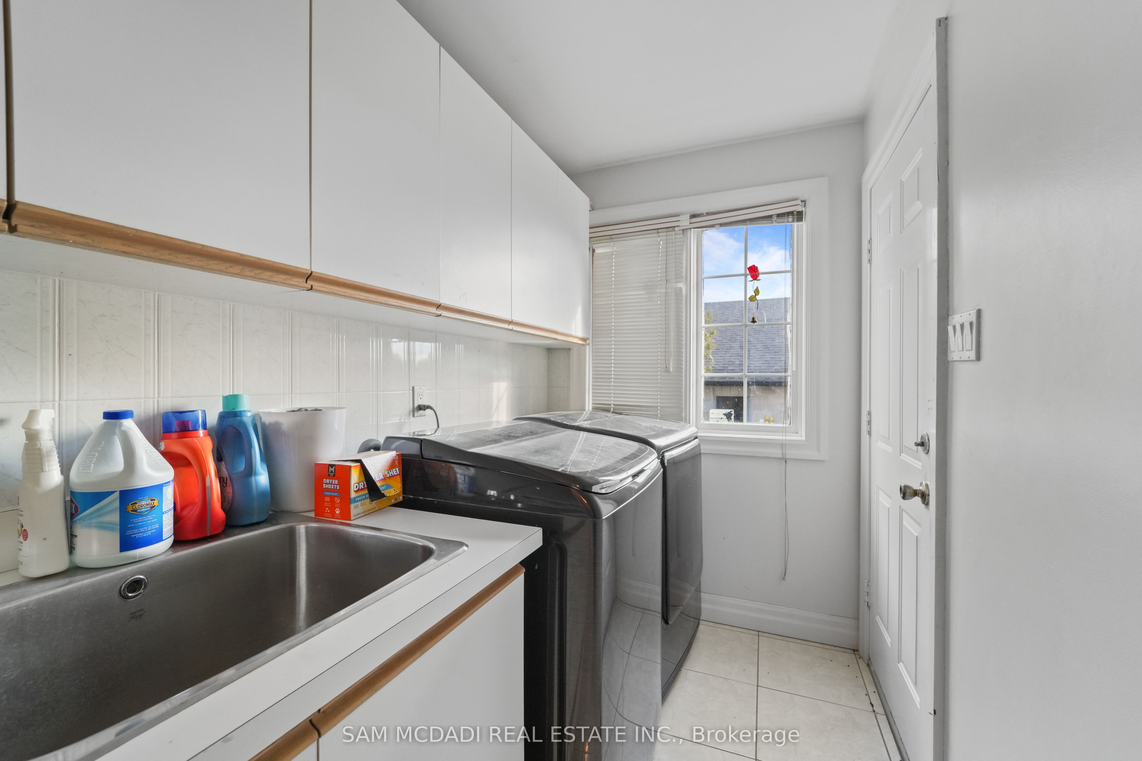 225 Park Road S Property Photo 20