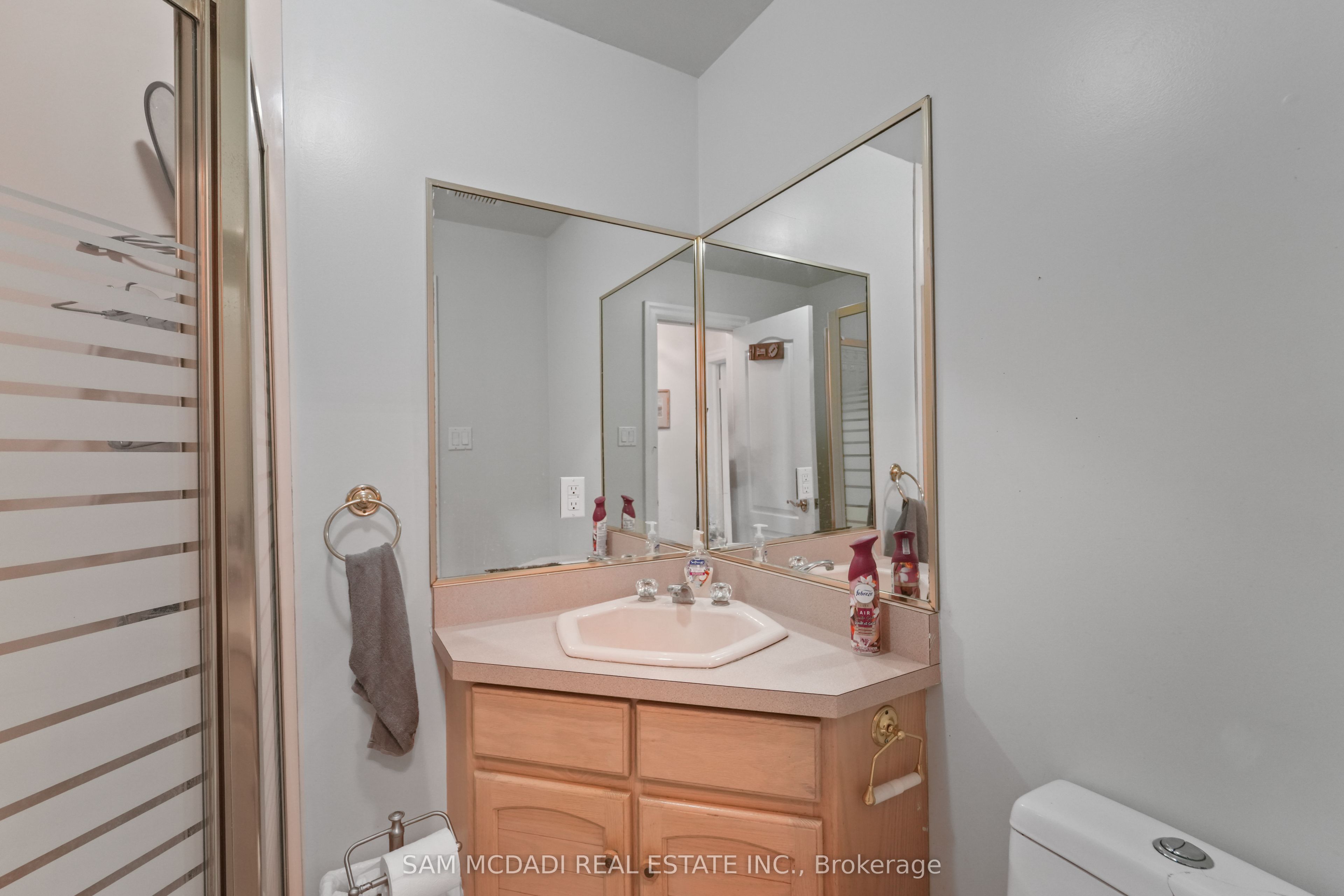 225 Park Road S Property Photo 21