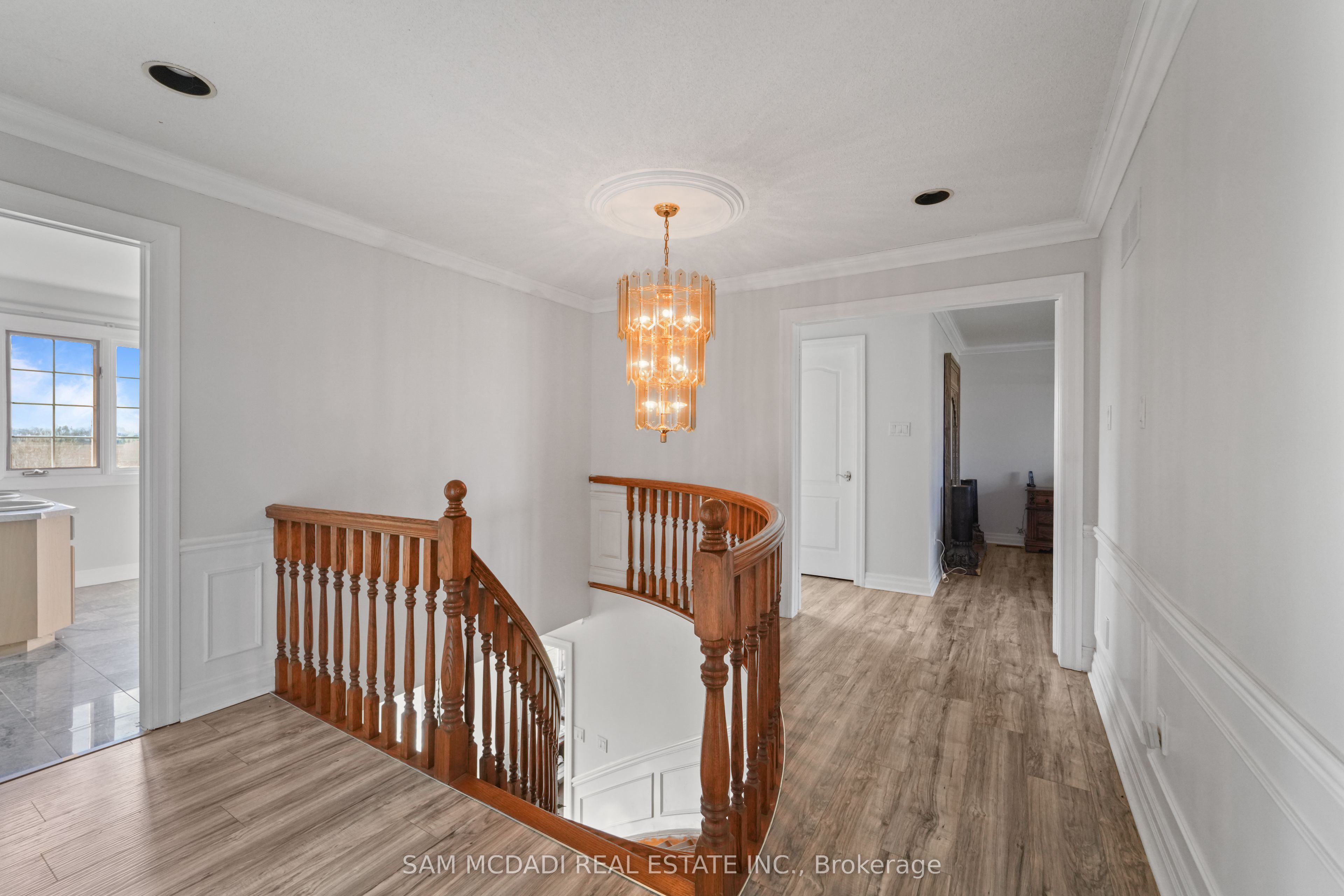 225 Park Road S Property Photo 23