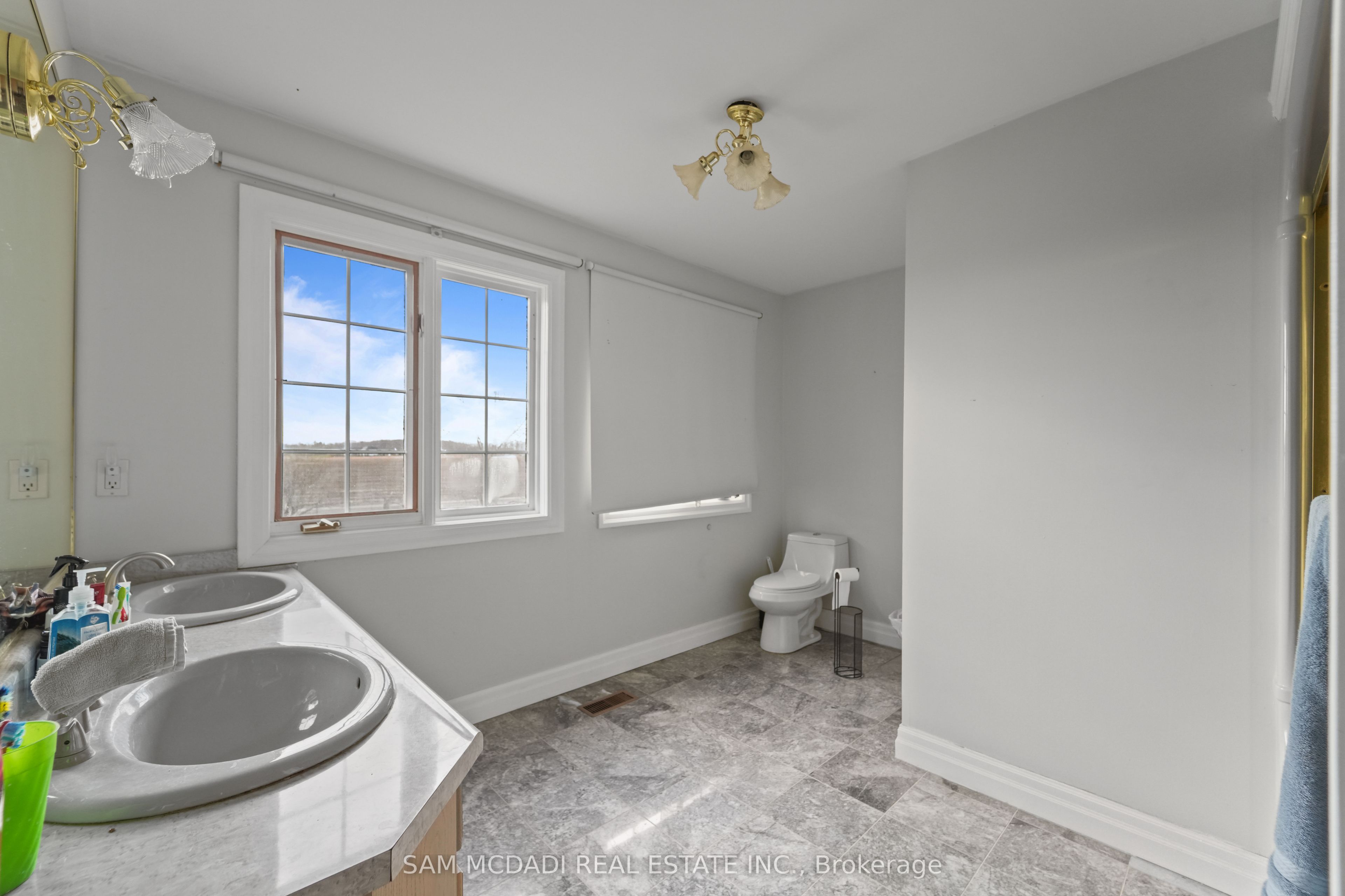 225 Park Road S Property Photo 37