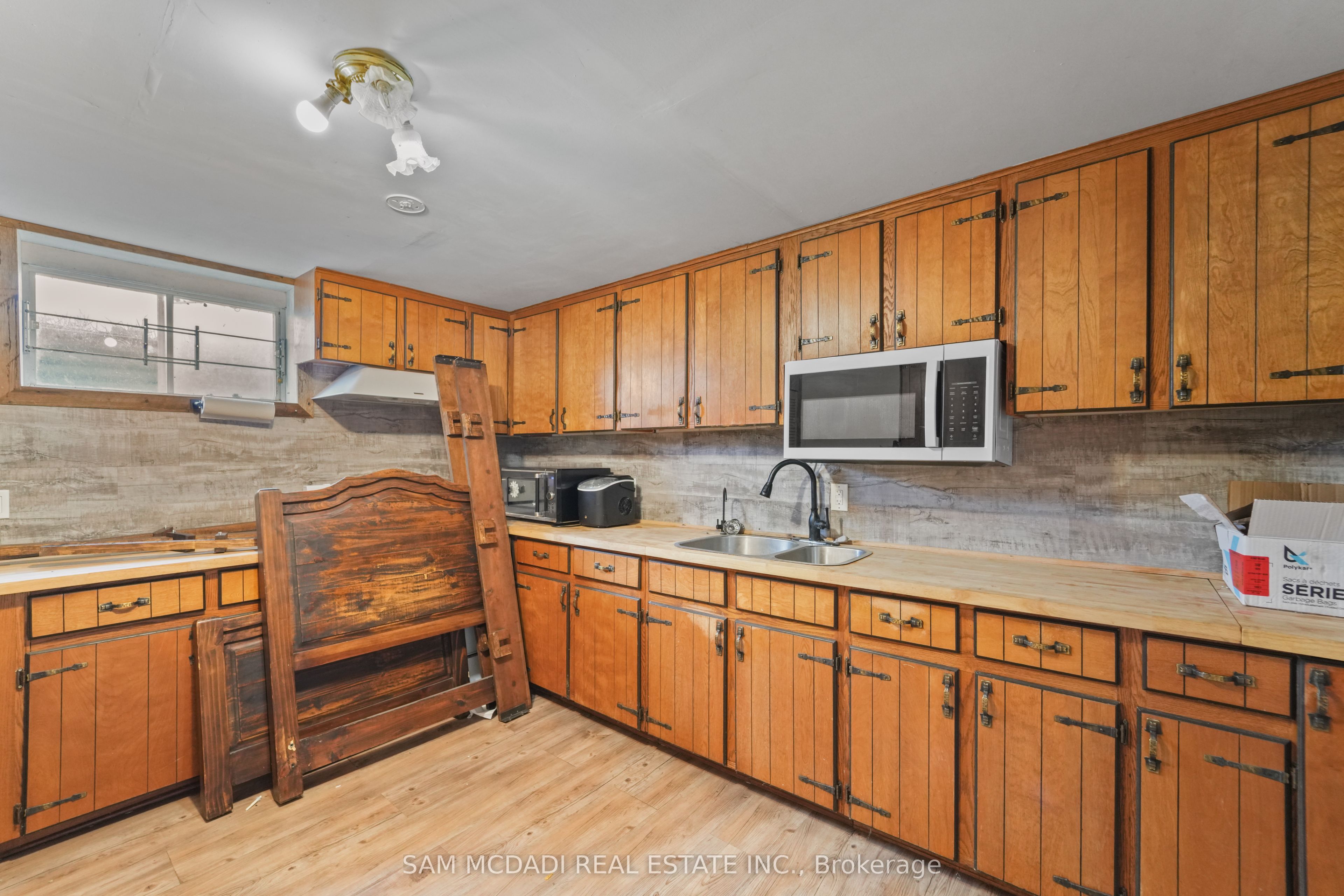 225 Park Road S Property Photo 40