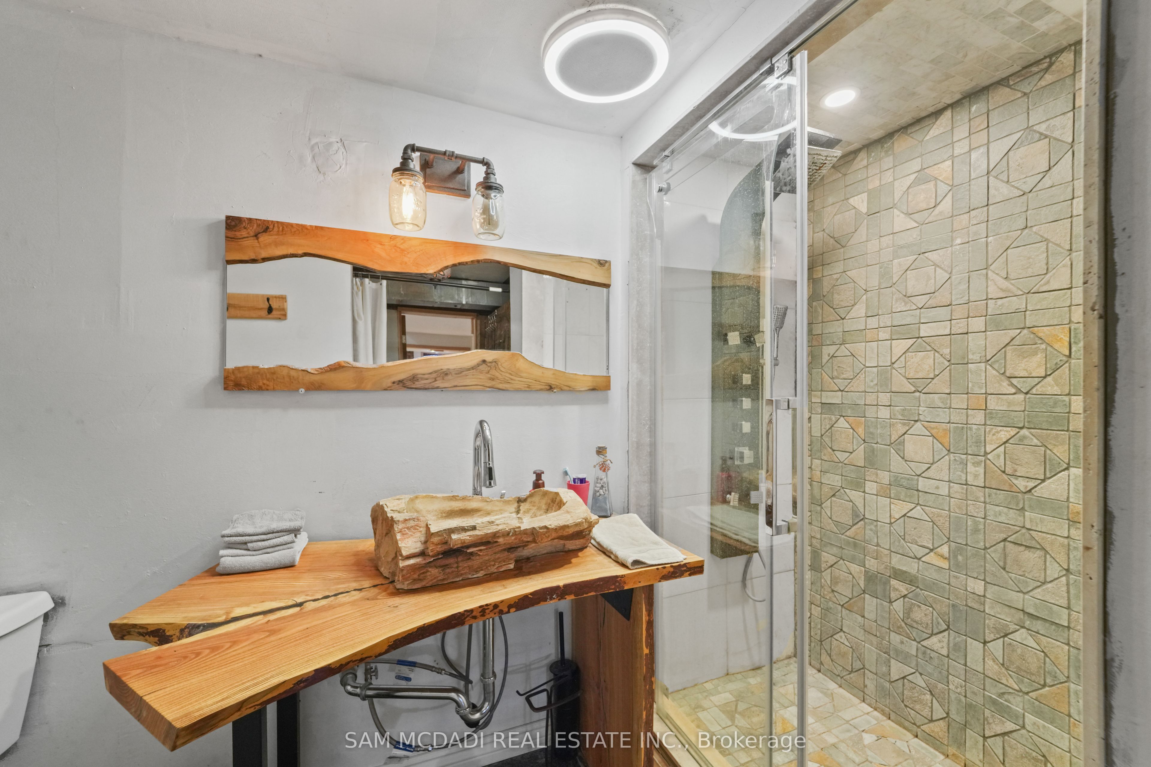 225 Park Road S Property Photo 45