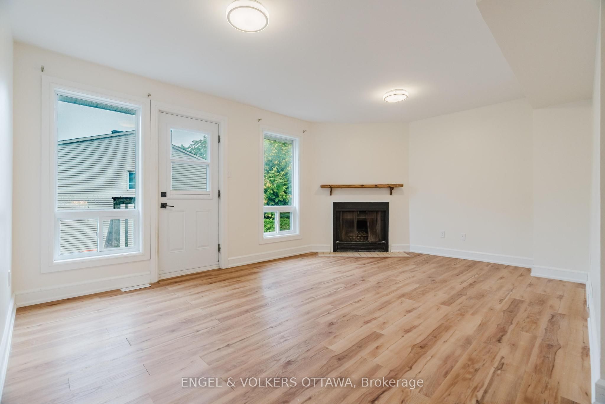 8 Almond Lane Property Photo 5