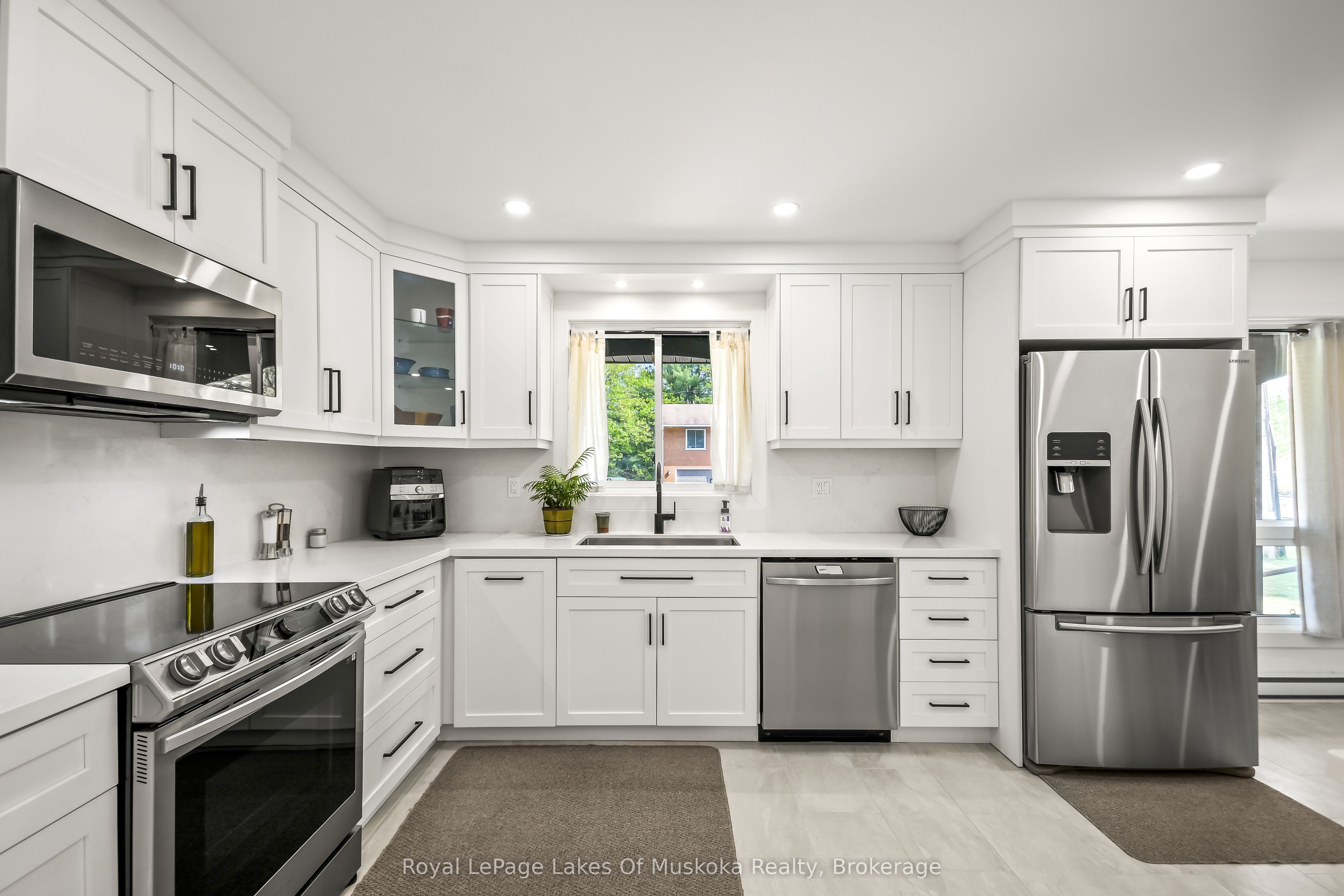 571 David Street E Property Photo 1