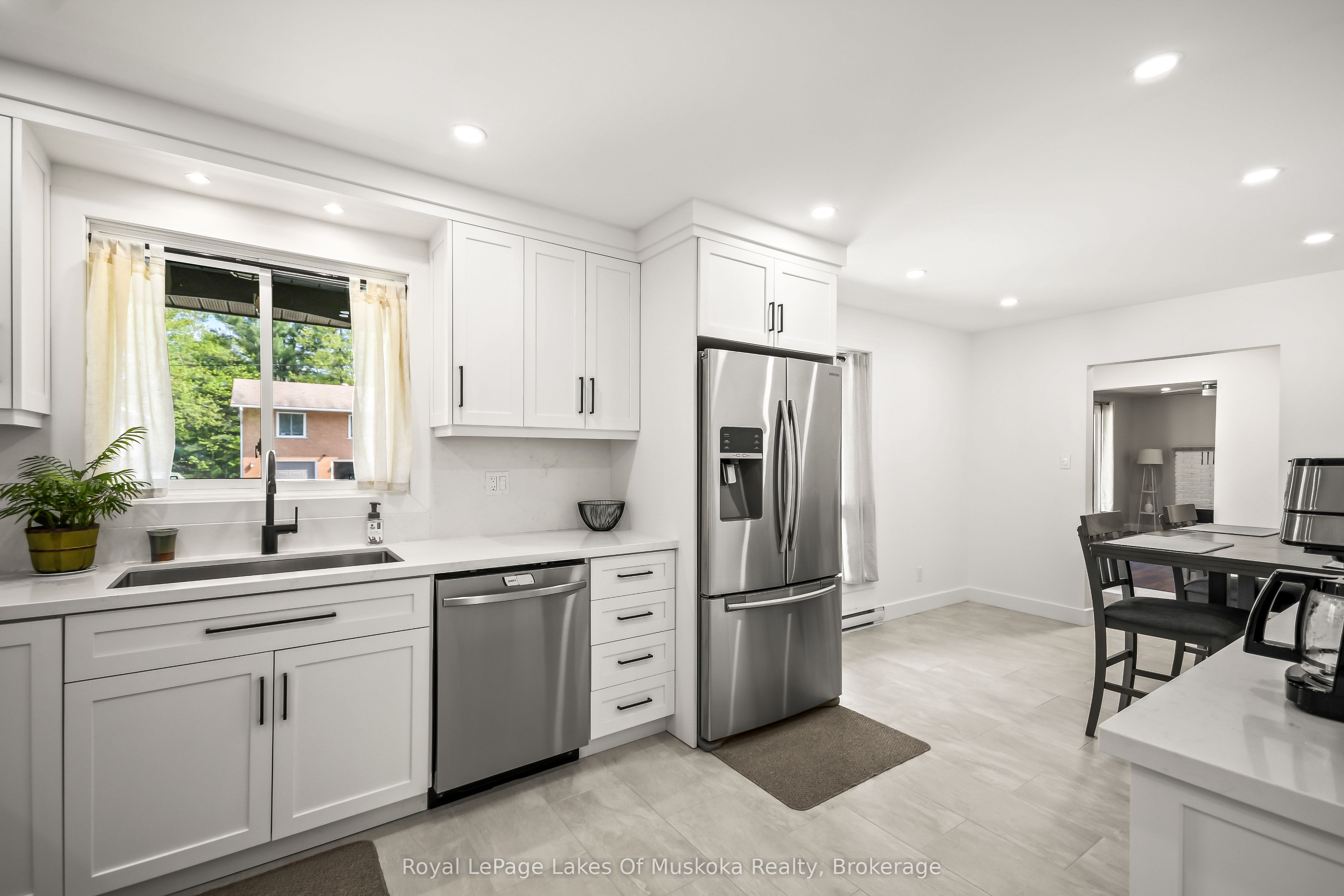 571 David Street E Property Photo 2