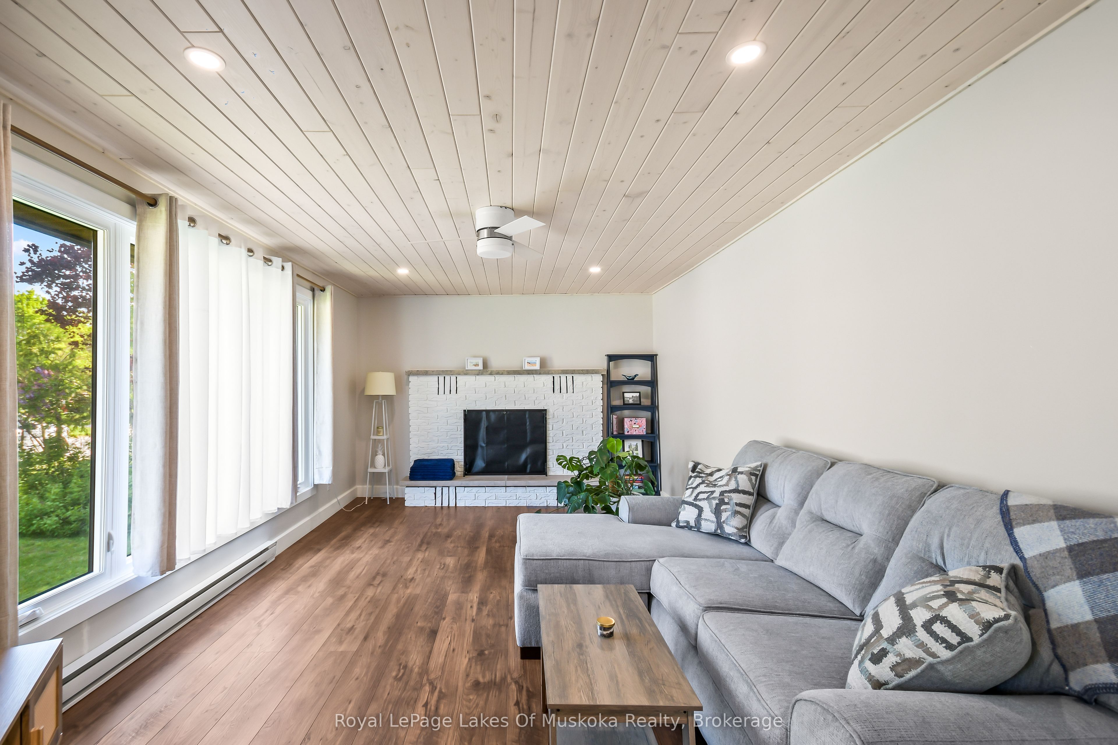 571 David Street E Property Photo 12