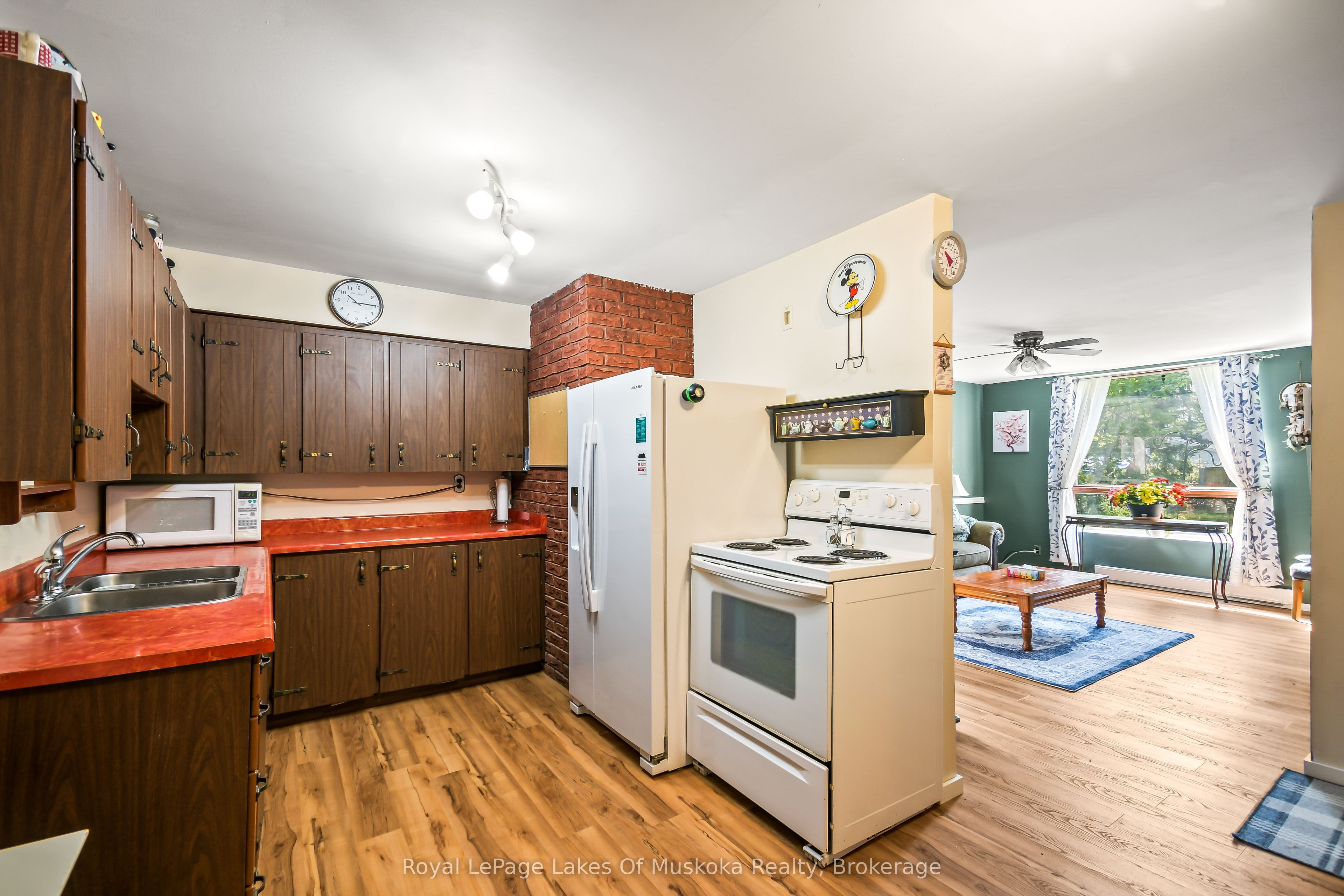 571 David Street E Property Photo 22