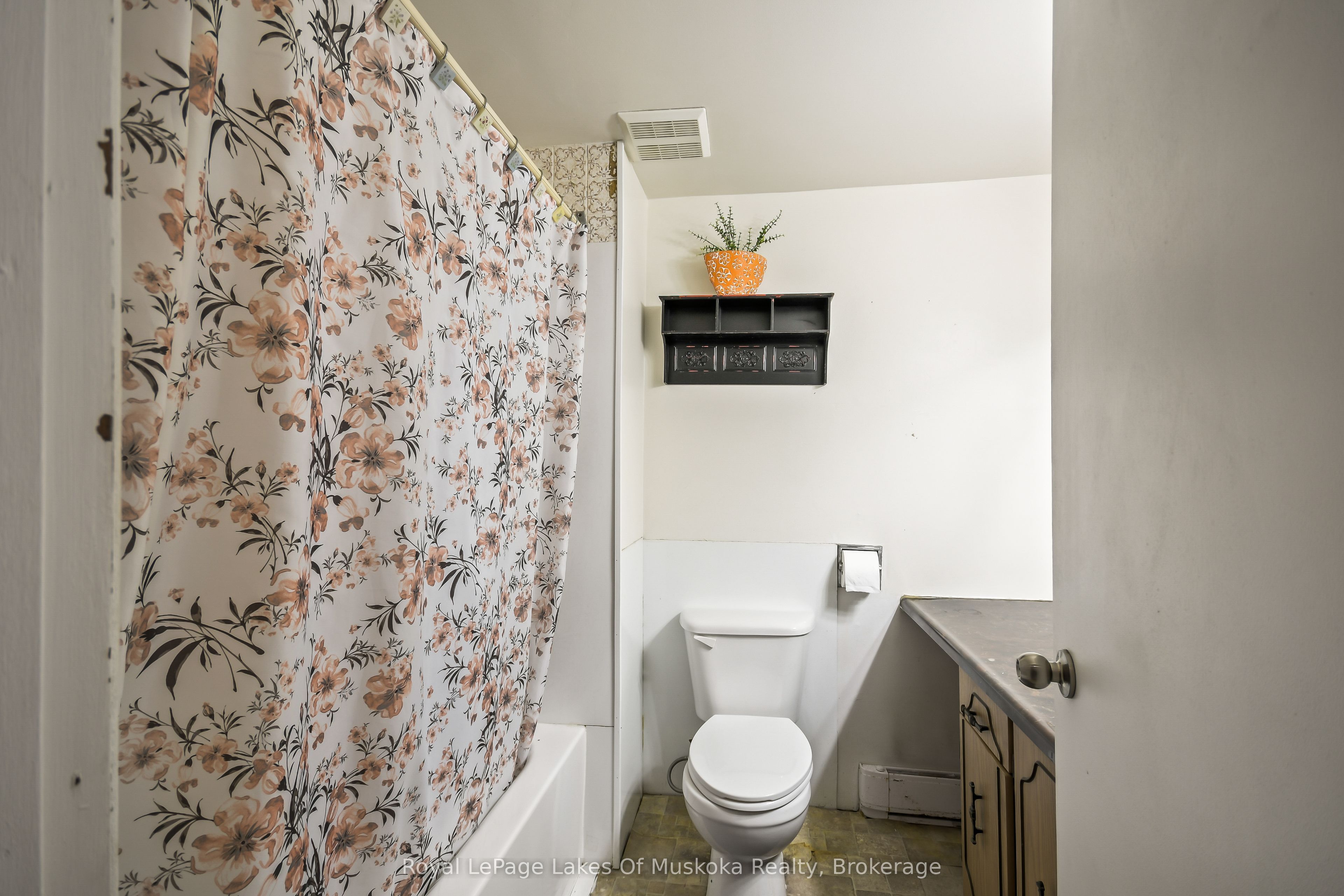 571 David Street E Property Photo 28