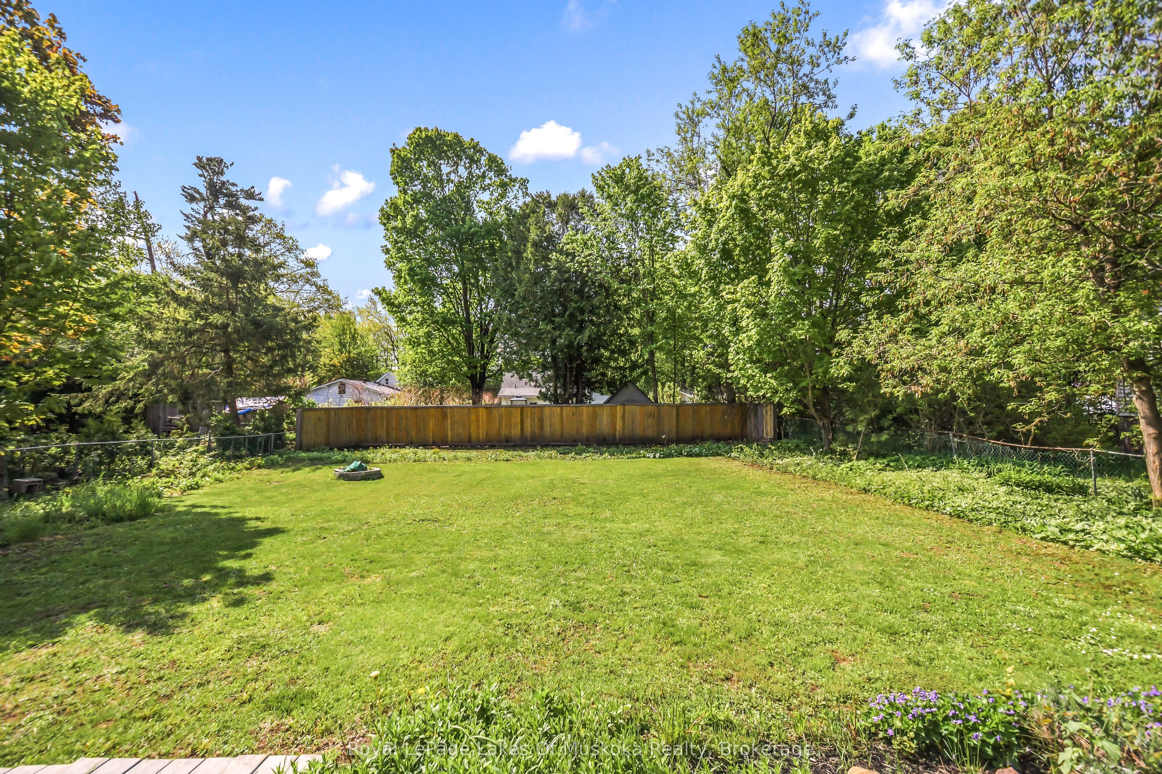 571 David Street E Property Photo 32