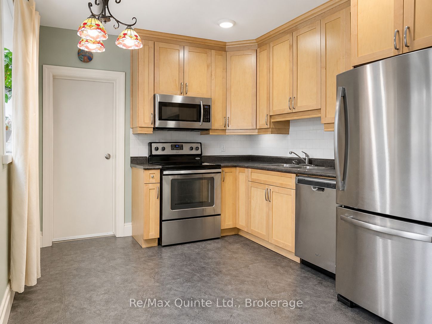296 Coleman Street Property Photo 6