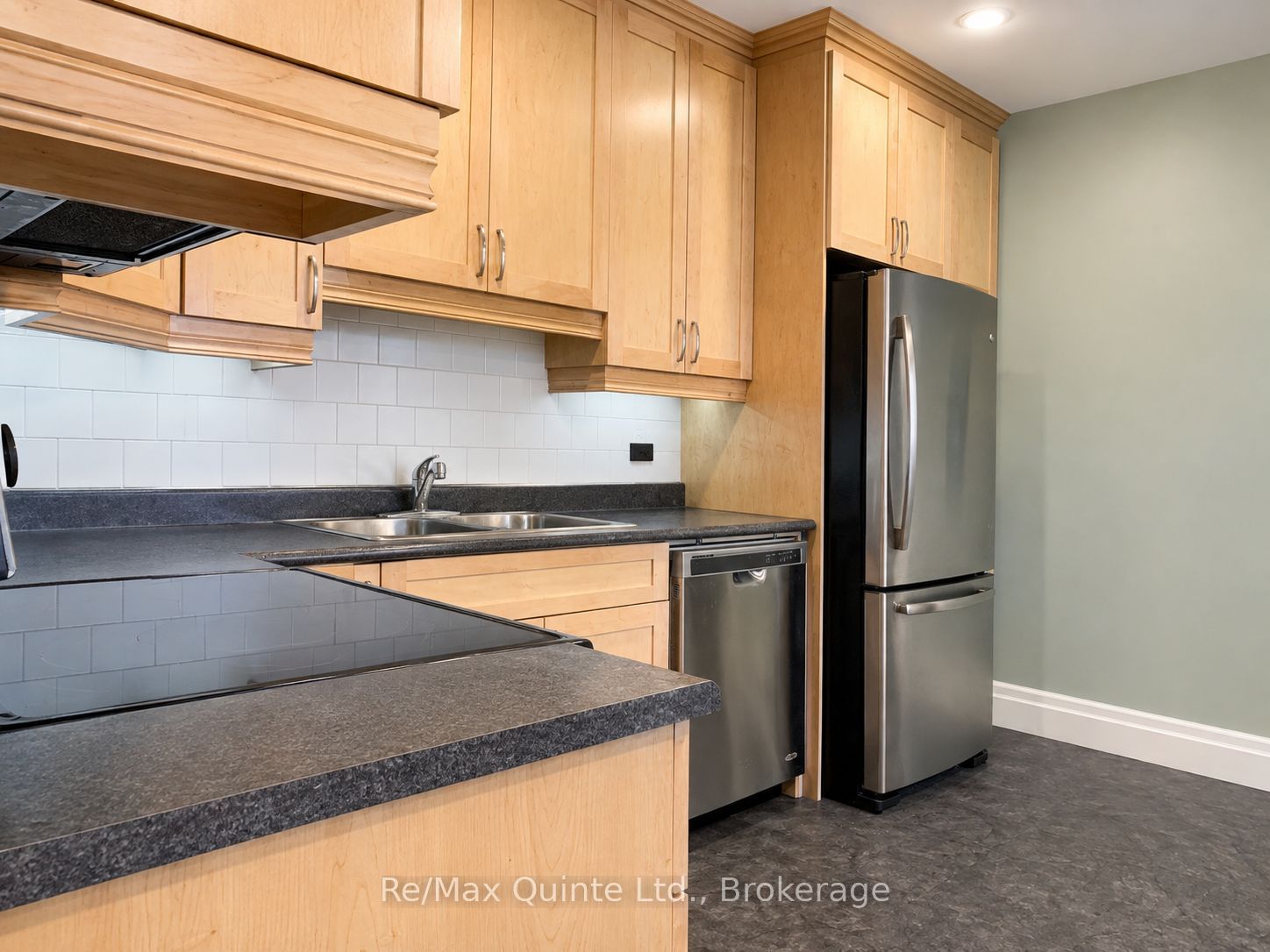 296 Coleman Street Property Photo 7