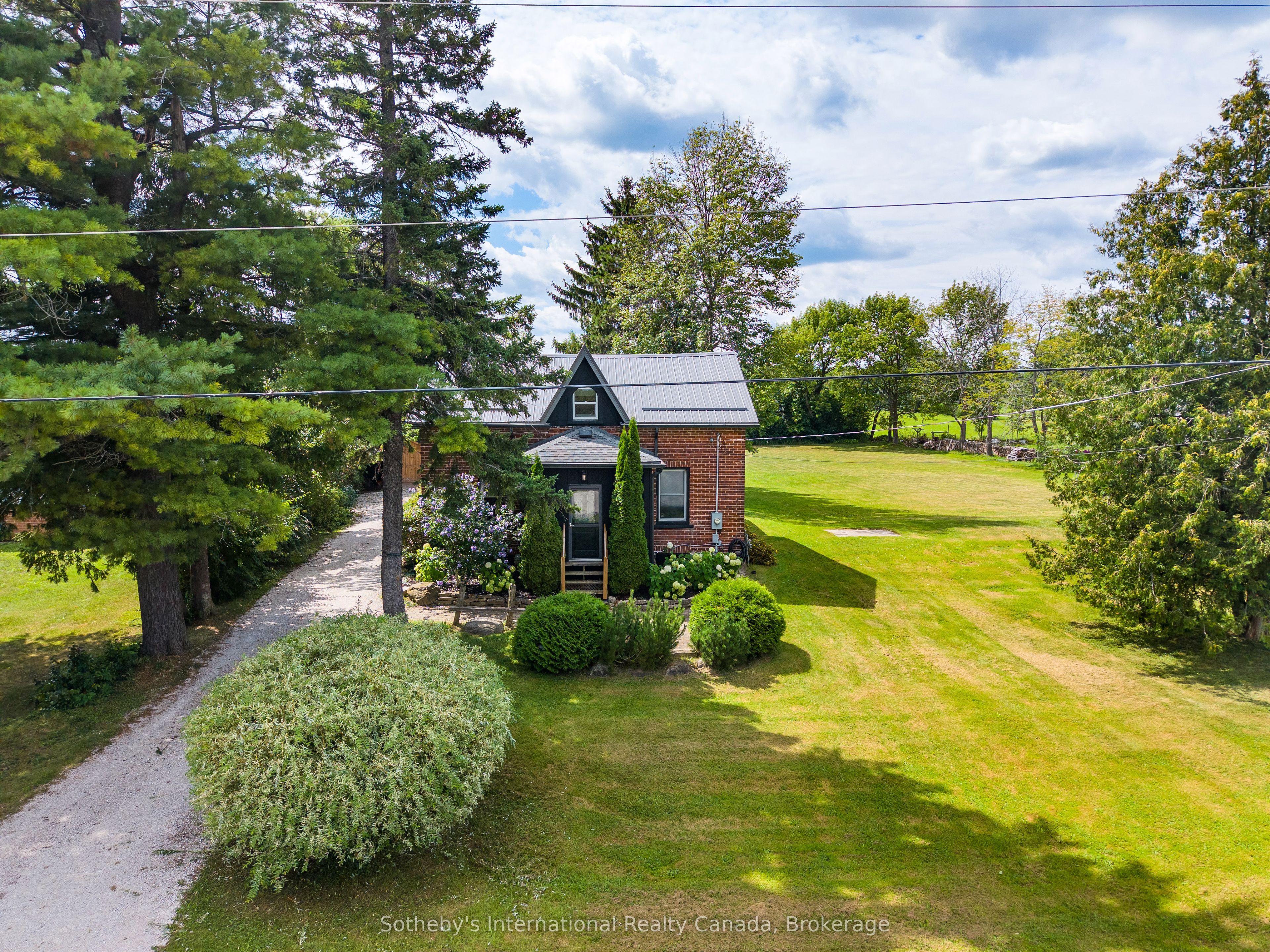 158254 7th Line Property Photo 2