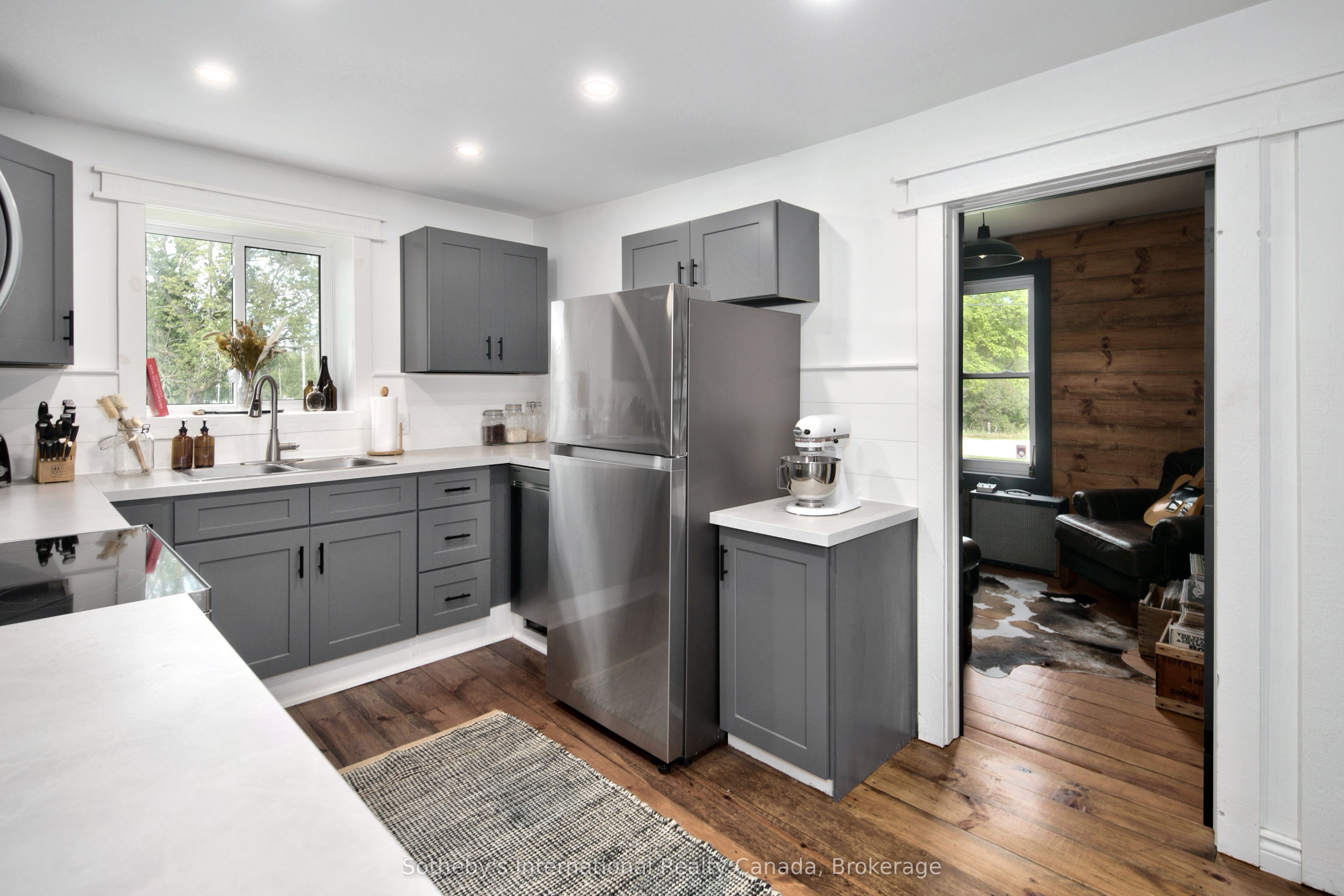 158254 7th Line Property Photo 10