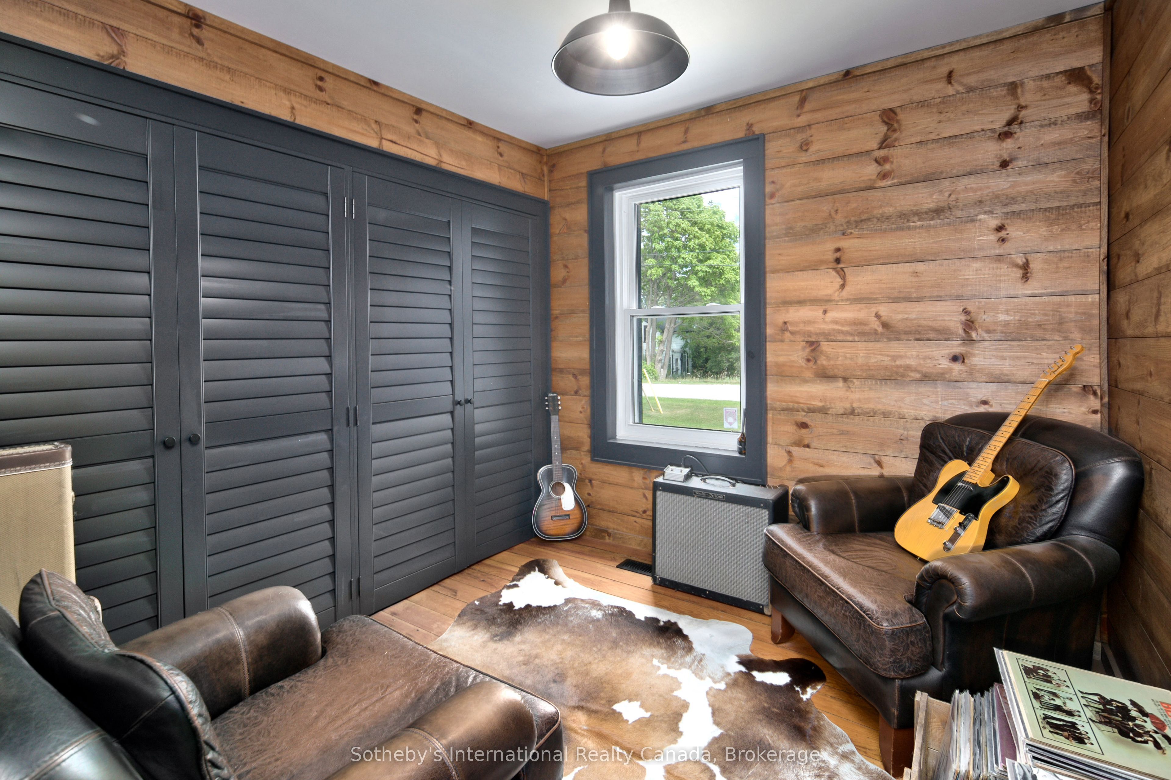 158254 7th Line Property Photo 11