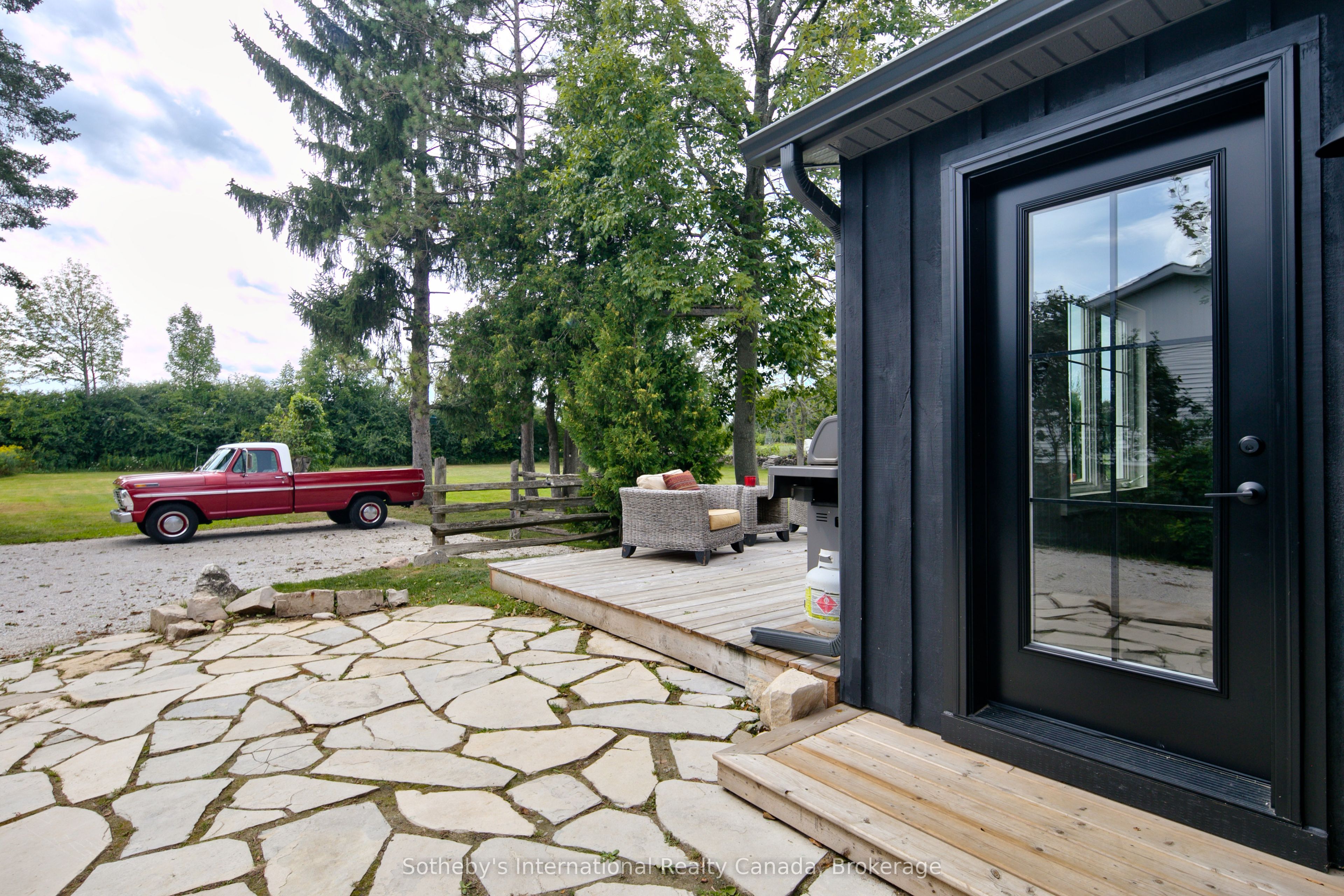 158254 7th Line Property Photo 24