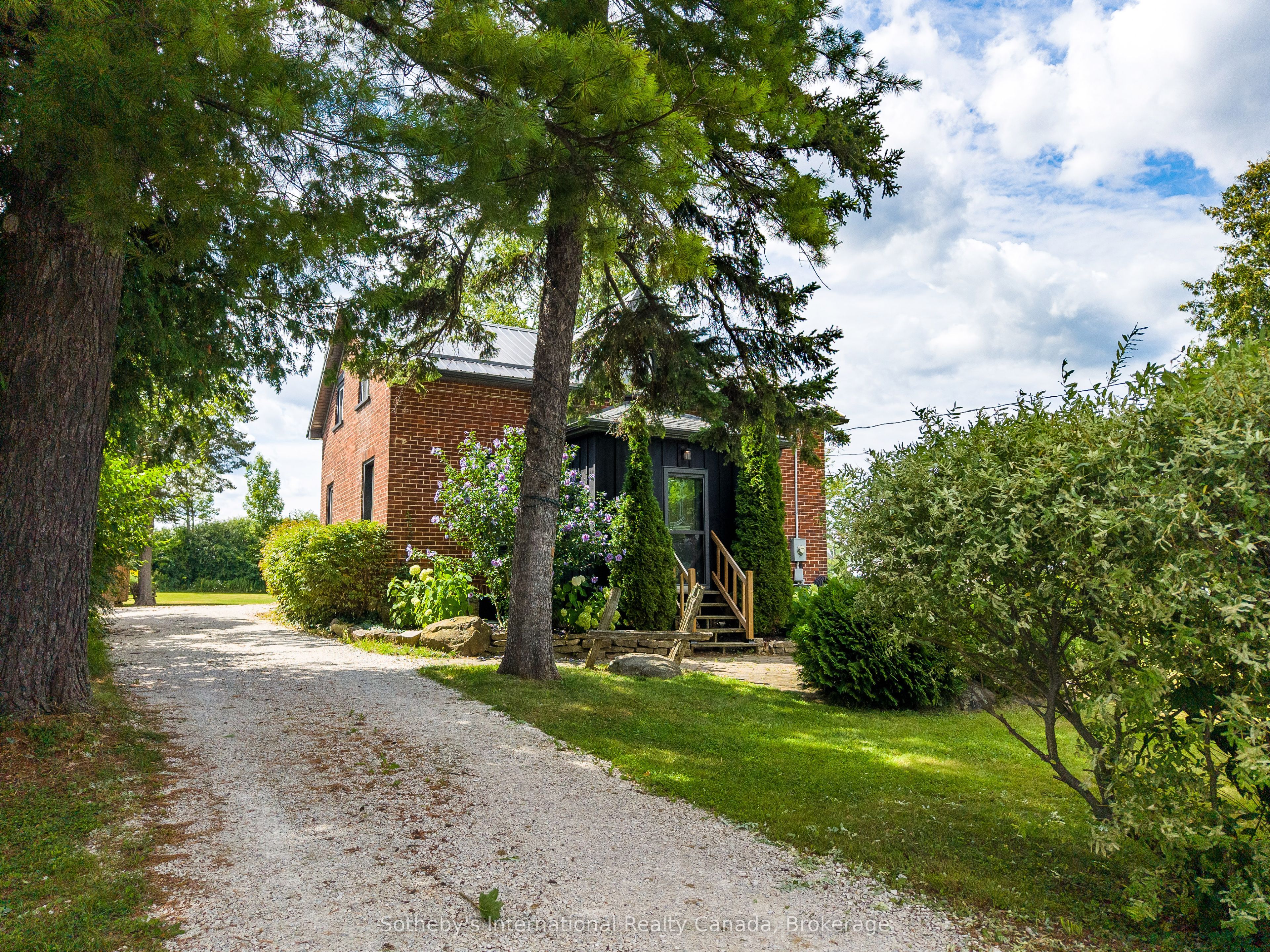 158254 7th Line Property Photo 33