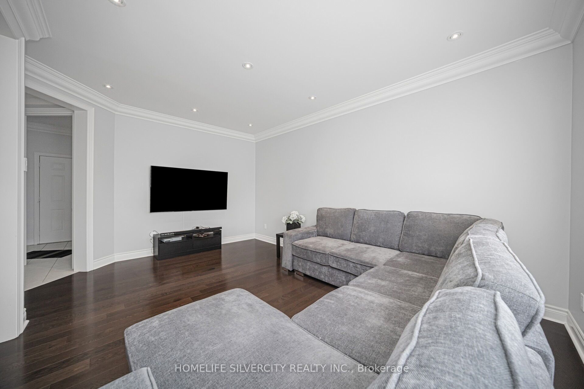 8 Mitchell Crescent Property Photo 14