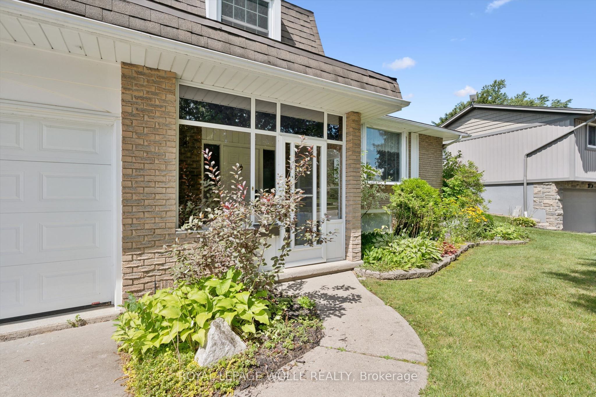 22 Green Warbler Crescent Property Photo 5