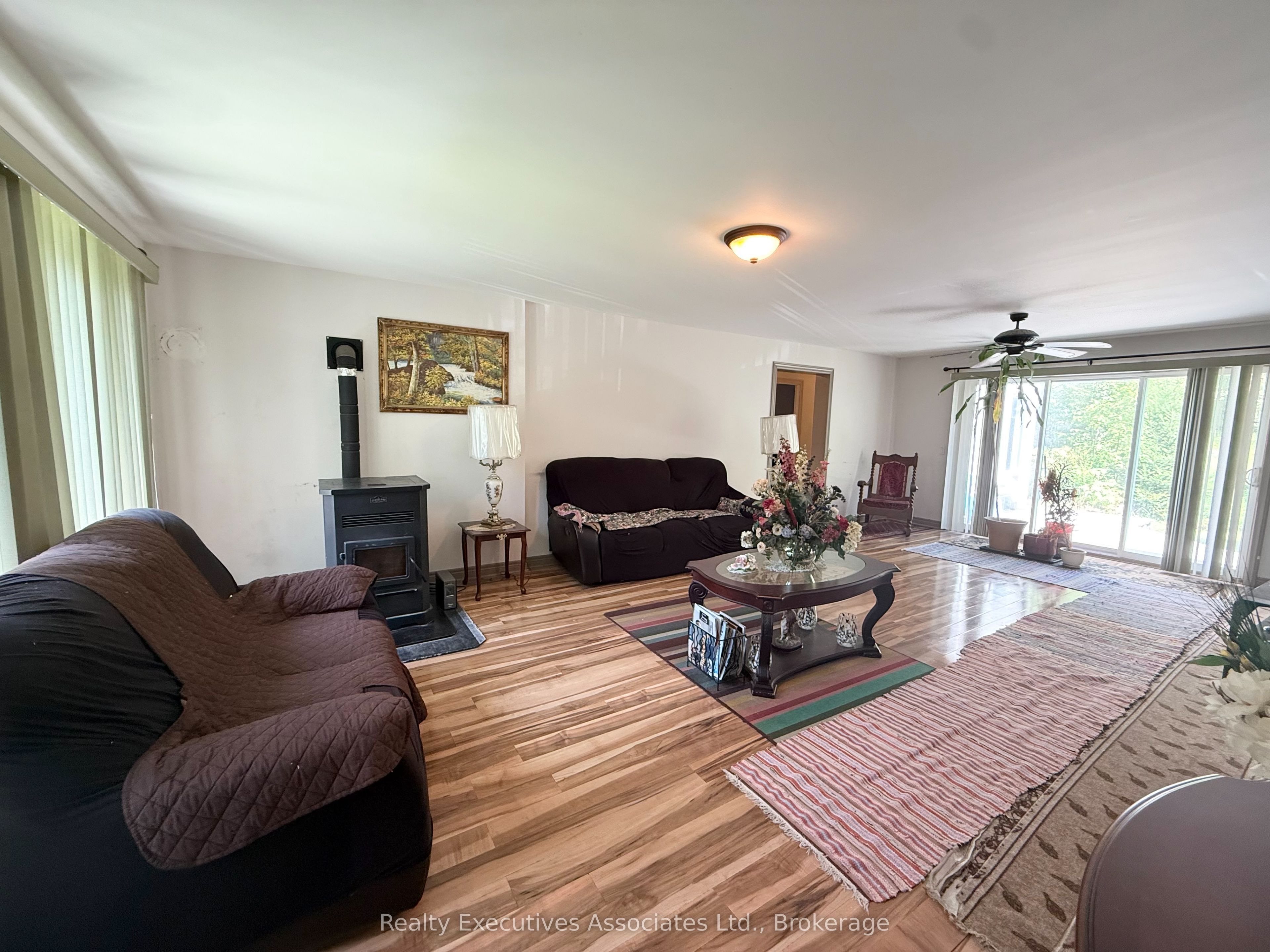 32739 28 Highway E Property Photo 3