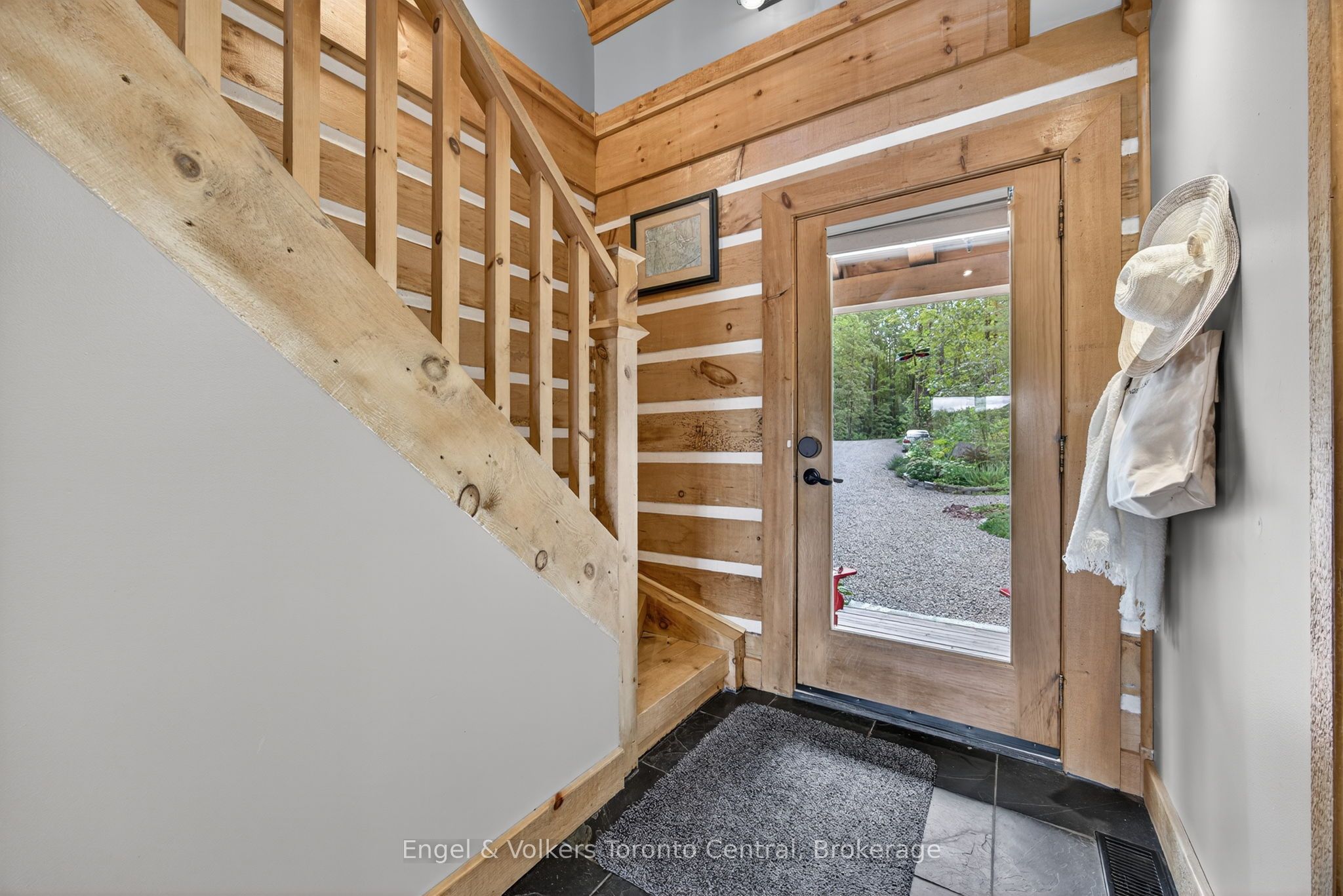 1042 Amanda Lane Property Photo 11