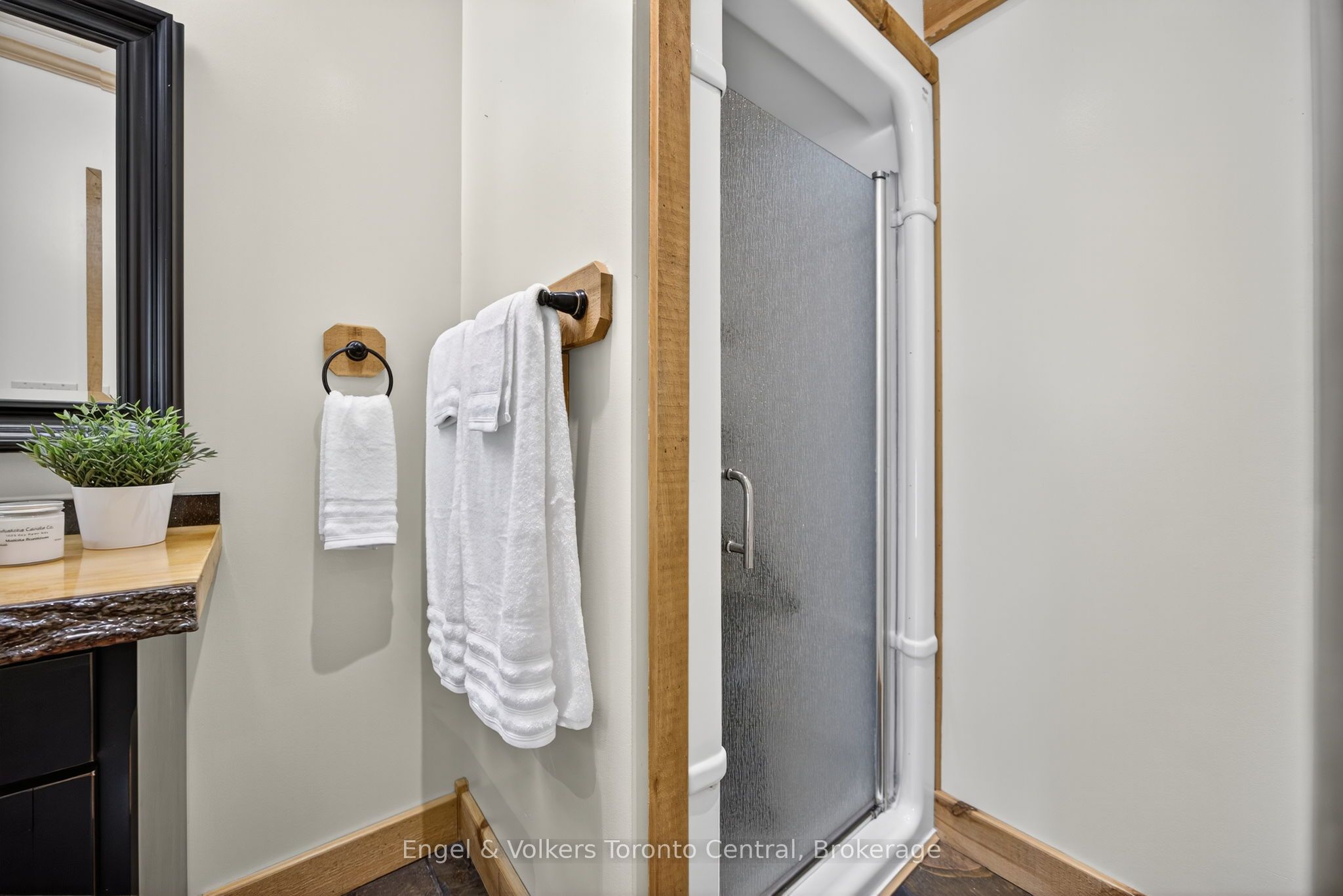 1042 Amanda Lane Property Photo 21