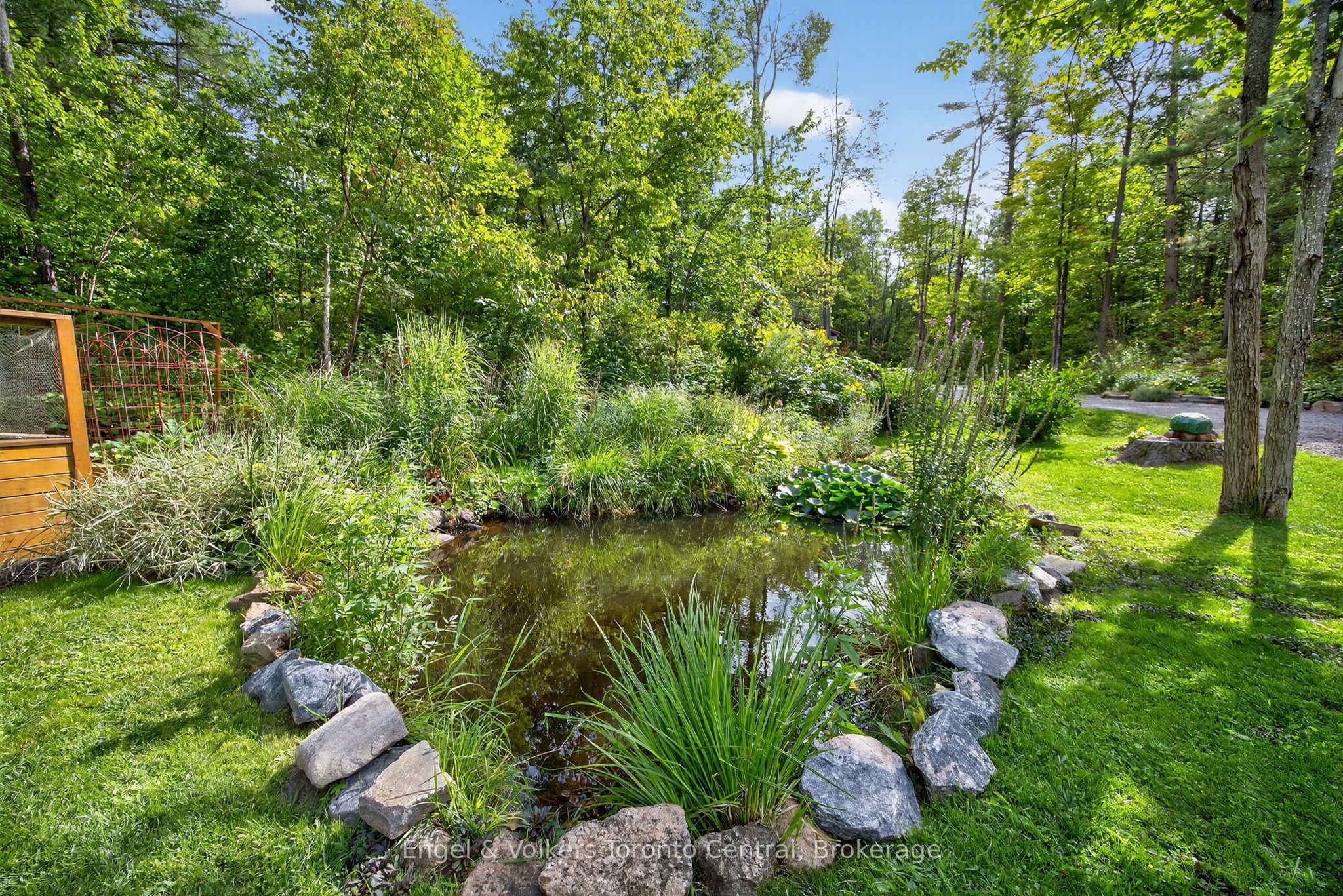1042 Amanda Lane Property Photo 28