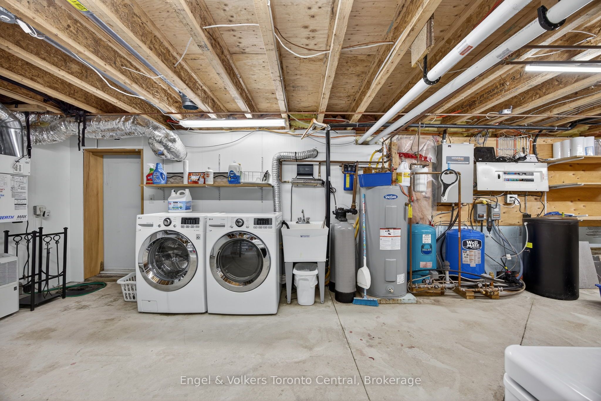 1042 Amanda Lane Property Photo 40